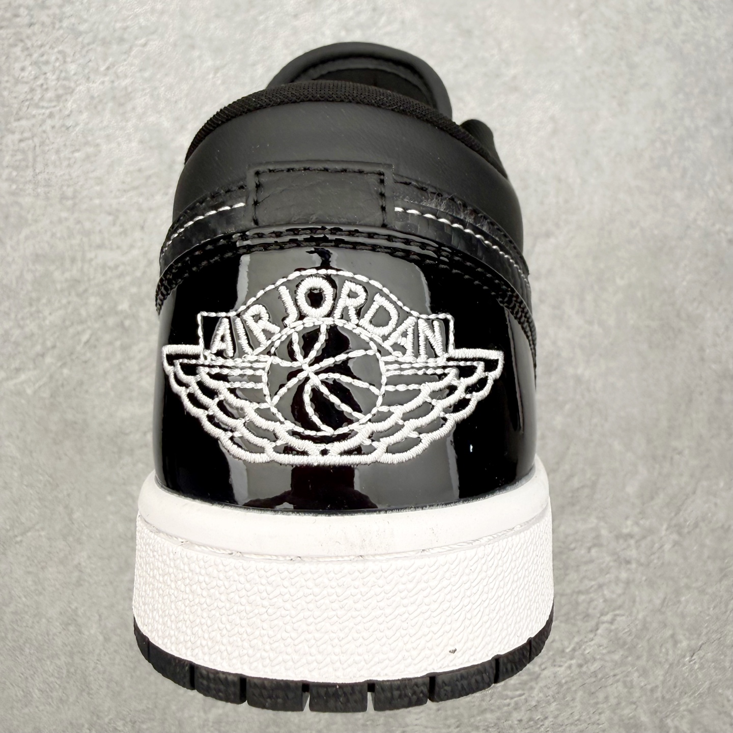 图片[8]-＃MG版 Air Jordan AJ1 Low 低帮系列 超性价比单品 平台直播间特供 百分百全新货品 零氧化发霉 给足利润空间操作 超乎所想的高性价比 原装楦头纸板开发 完美鞋型 超高清洁度 鞋型不臃肿别扭 原厂内置全掌气垫 A模大底 鞋舌AJ原厂专用牛津布 AJ专用反口珍珠布 原厂无杂质高弹内里海棉 特殊封边弹力鞋带 原鞋开模 拒绝公底 购置公司同步原材料 都有细节原汁原味 忠于原版 尺码：36 36.5 37.5 38 38.5 39 40 40.5 41 42 42.5 43 44 44.5 45 46-选品中心