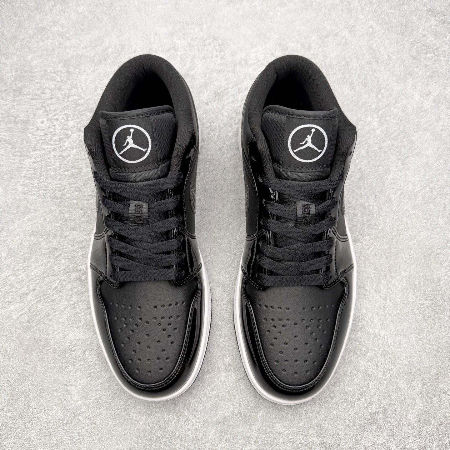 图片[2]-＃MG版 Air Jordan AJ1 Low 低帮系列 超性价比单品 平台直播间特供 百分百全新货品 零氧化发霉 给足利润空间操作 超乎所想的高性价比 原装楦头纸板开发 完美鞋型 超高清洁度 鞋型不臃肿别扭 原厂内置全掌气垫 A模大底 鞋舌AJ原厂专用牛津布 AJ专用反口珍珠布 原厂无杂质高弹内里海棉 特殊封边弹力鞋带 原鞋开模 拒绝公底 购置公司同步原材料 都有细节原汁原味 忠于原版 尺码：36 36.5 37.5 38 38.5 39 40 40.5 41 42 42.5 43 44 44.5 45 46-选品中心