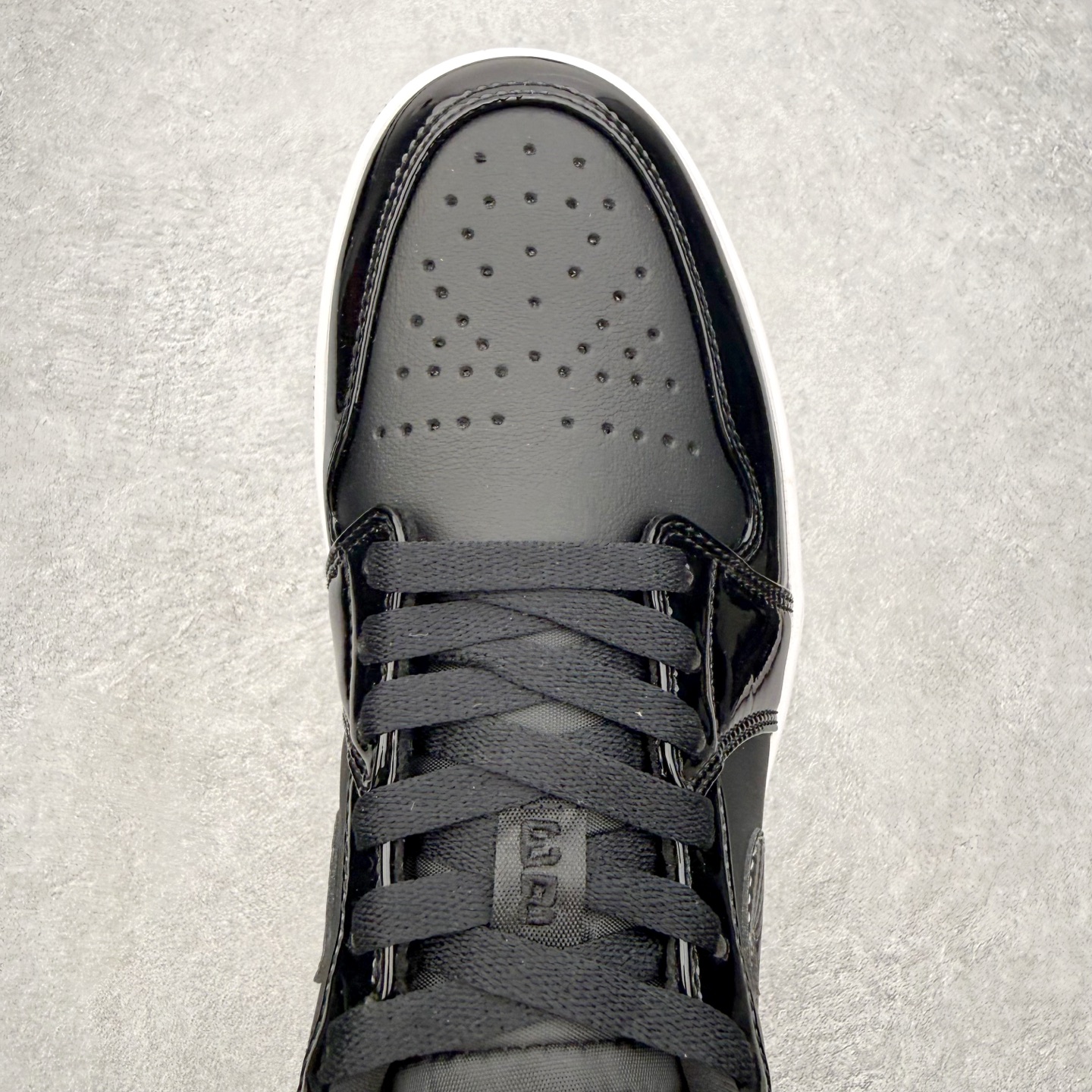 图片[4]-＃MG版 Air Jordan AJ1 Low 低帮系列 超性价比单品 平台直播间特供 百分百全新货品 零氧化发霉 给足利润空间操作 超乎所想的高性价比 原装楦头纸板开发 完美鞋型 超高清洁度 鞋型不臃肿别扭 原厂内置全掌气垫 A模大底 鞋舌AJ原厂专用牛津布 AJ专用反口珍珠布 原厂无杂质高弹内里海棉 特殊封边弹力鞋带 原鞋开模 拒绝公底 购置公司同步原材料 都有细节原汁原味 忠于原版 尺码：36 36.5 37.5 38 38.5 39 40 40.5 41 42 42.5 43 44 44.5 45 46-选品中心