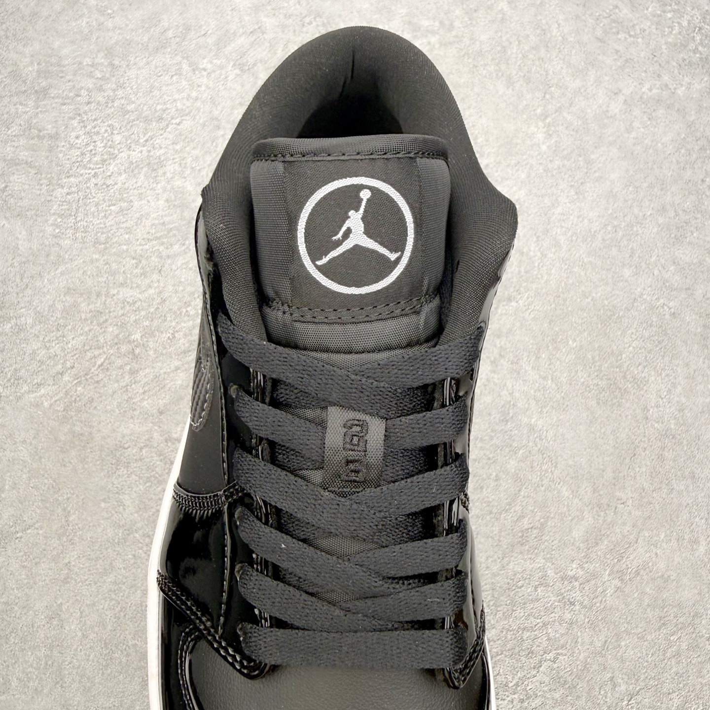 图片[5]-＃MG版 Air Jordan AJ1 Low 低帮系列 超性价比单品 平台直播间特供 百分百全新货品 零氧化发霉 给足利润空间操作 超乎所想的高性价比 原装楦头纸板开发 完美鞋型 超高清洁度 鞋型不臃肿别扭 原厂内置全掌气垫 A模大底 鞋舌AJ原厂专用牛津布 AJ专用反口珍珠布 原厂无杂质高弹内里海棉 特殊封边弹力鞋带 原鞋开模 拒绝公底 购置公司同步原材料 都有细节原汁原味 忠于原版 尺码：36 36.5 37.5 38 38.5 39 40 40.5 41 42 42.5 43 44 44.5 45 46-选品中心