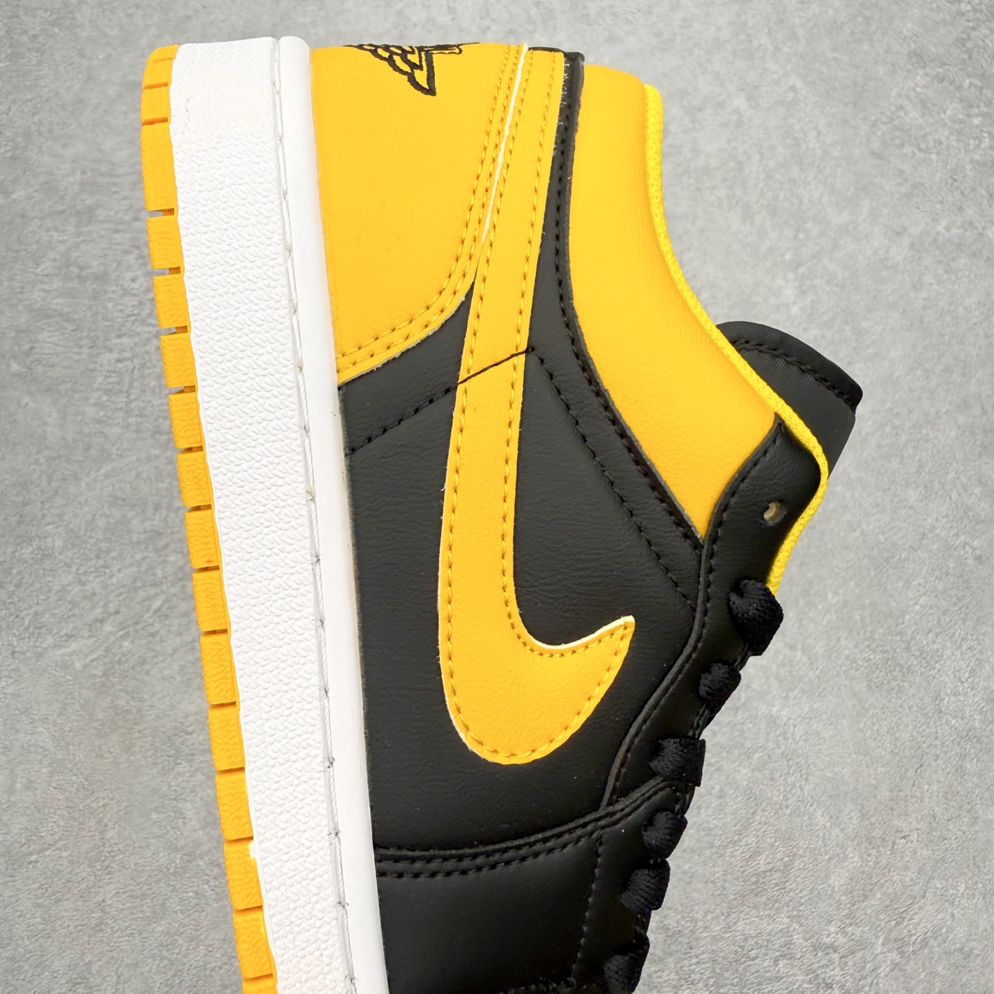 图片[6]-＃MG版 Air Jordan AJ1 Low 低帮系列 超性价比单品 平台直播间特供 百分百全新货品 零氧化发霉 给足利润空间操作 超乎所想的高性价比 原装楦头纸板开发 完美鞋型 超高清洁度 鞋型不臃肿别扭 原厂内置全掌气垫 A模大底 鞋舌AJ原厂专用牛津布 AJ专用反口珍珠布 原厂无杂质高弹内里海棉 特殊封边弹力鞋带 原鞋开模 拒绝公底 购置公司同步原材料 都有细节原汁原味 忠于原版 尺码：36 36.5 37.5 38 38.5 39 40 40.5 41 42 42.5 43 44 44.5 45 46-选品中心