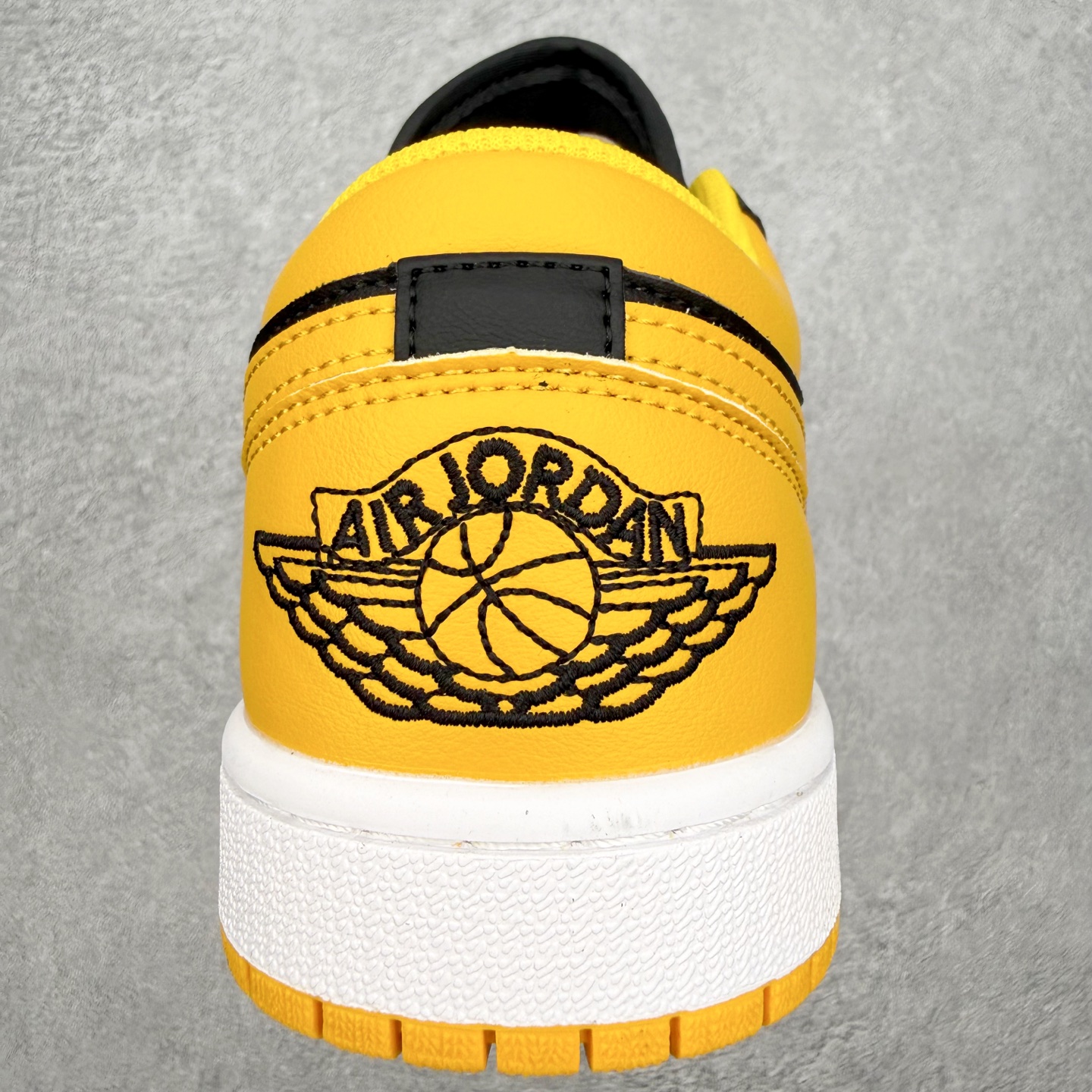 图片[8]-＃MG版 Air Jordan AJ1 Low 低帮系列 超性价比单品 平台直播间特供 百分百全新货品 零氧化发霉 给足利润空间操作 超乎所想的高性价比 原装楦头纸板开发 完美鞋型 超高清洁度 鞋型不臃肿别扭 原厂内置全掌气垫 A模大底 鞋舌AJ原厂专用牛津布 AJ专用反口珍珠布 原厂无杂质高弹内里海棉 特殊封边弹力鞋带 原鞋开模 拒绝公底 购置公司同步原材料 都有细节原汁原味 忠于原版 尺码：36 36.5 37.5 38 38.5 39 40 40.5 41 42 42.5 43 44 44.5 45 46-选品中心