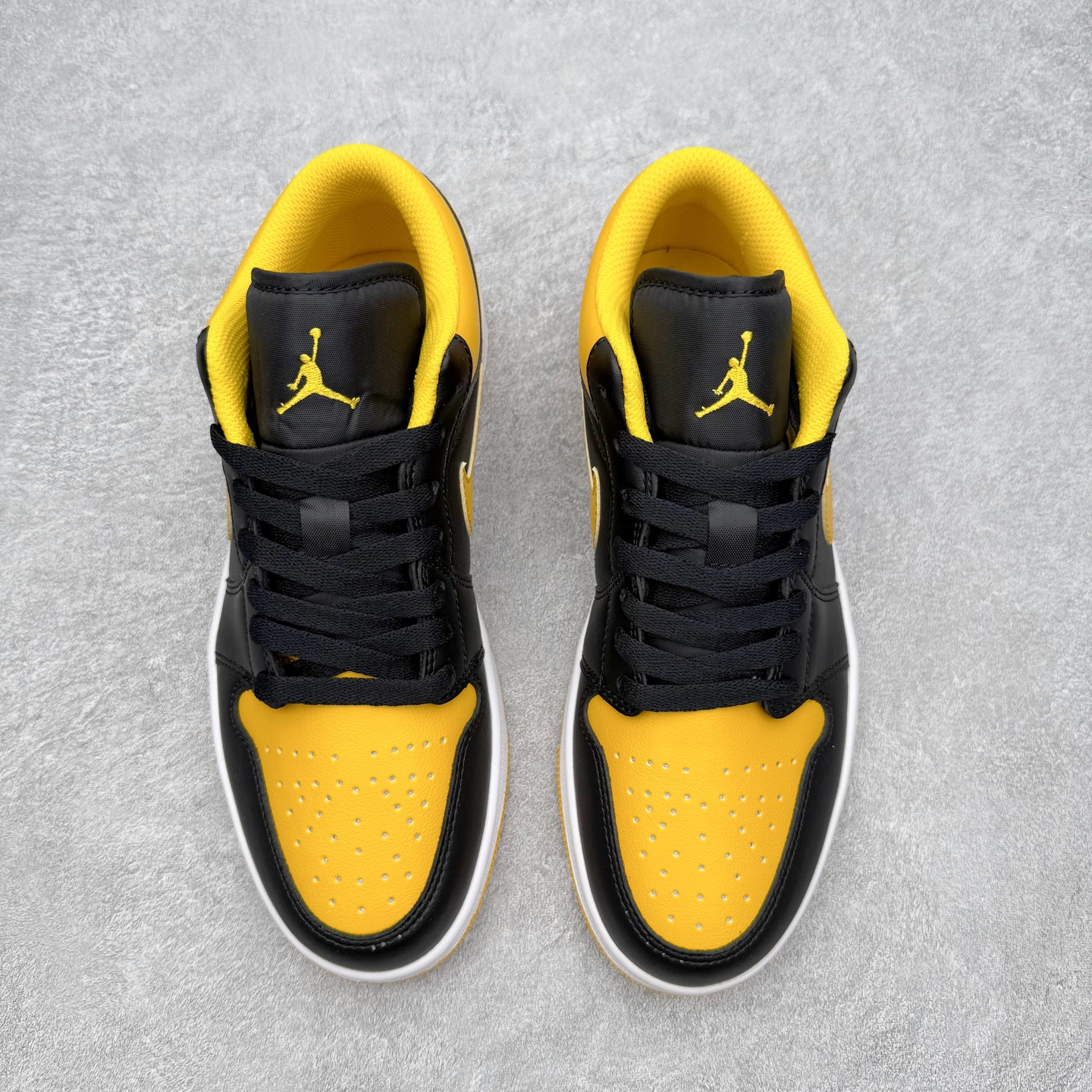 图片[2]-＃MG版 Air Jordan AJ1 Low 低帮系列 超性价比单品 平台直播间特供 百分百全新货品 零氧化发霉 给足利润空间操作 超乎所想的高性价比 原装楦头纸板开发 完美鞋型 超高清洁度 鞋型不臃肿别扭 原厂内置全掌气垫 A模大底 鞋舌AJ原厂专用牛津布 AJ专用反口珍珠布 原厂无杂质高弹内里海棉 特殊封边弹力鞋带 原鞋开模 拒绝公底 购置公司同步原材料 都有细节原汁原味 忠于原版 尺码：36 36.5 37.5 38 38.5 39 40 40.5 41 42 42.5 43 44 44.5 45 46-选品中心