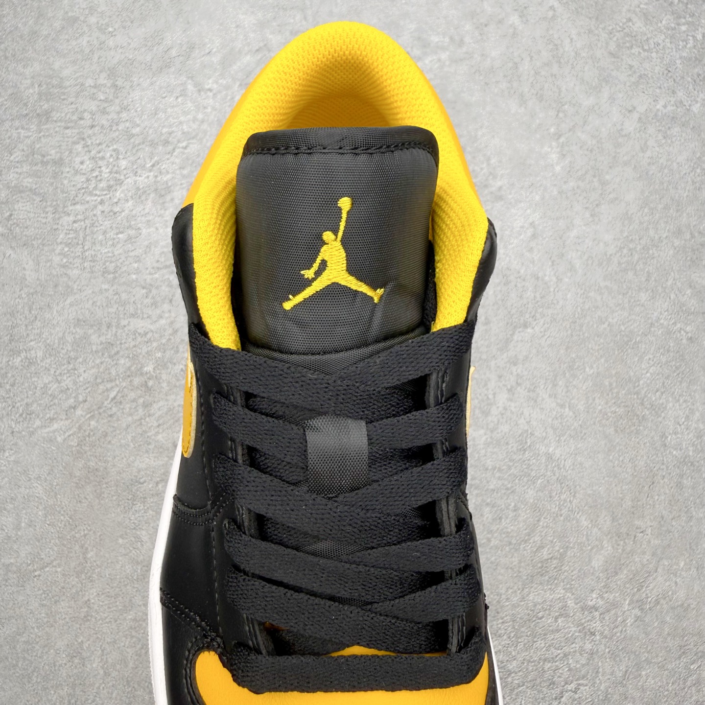 图片[5]-＃MG版 Air Jordan AJ1 Low 低帮系列 超性价比单品 平台直播间特供 百分百全新货品 零氧化发霉 给足利润空间操作 超乎所想的高性价比 原装楦头纸板开发 完美鞋型 超高清洁度 鞋型不臃肿别扭 原厂内置全掌气垫 A模大底 鞋舌AJ原厂专用牛津布 AJ专用反口珍珠布 原厂无杂质高弹内里海棉 特殊封边弹力鞋带 原鞋开模 拒绝公底 购置公司同步原材料 都有细节原汁原味 忠于原版 尺码：36 36.5 37.5 38 38.5 39 40 40.5 41 42 42.5 43 44 44.5 45 46-选品中心