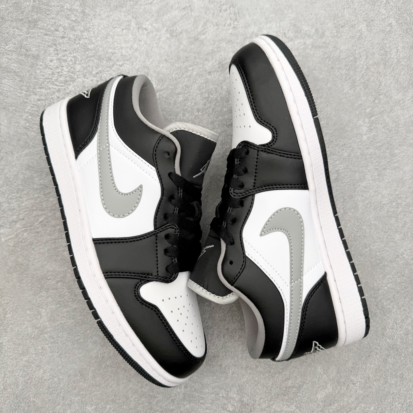 图片[3]-＃MG版 Air Jordan AJ1 Low 低帮系列 超性价比单品 平台直播间特供 百分百全新货品 零氧化发霉 给足利润空间操作 超乎所想的高性价比 原装楦头纸板开发 完美鞋型 超高清洁度 鞋型不臃肿别扭 原厂内置全掌气垫 A模大底 鞋舌AJ原厂专用牛津布 AJ专用反口珍珠布 原厂无杂质高弹内里海棉 特殊封边弹力鞋带 原鞋开模 拒绝公底 购置公司同步原材料 都有细节原汁原味 忠于原版 尺码：36 36.5 37.5 38 38.5 39 40 40.5 41 42 42.5 43 44 44.5 45 46-选品中心