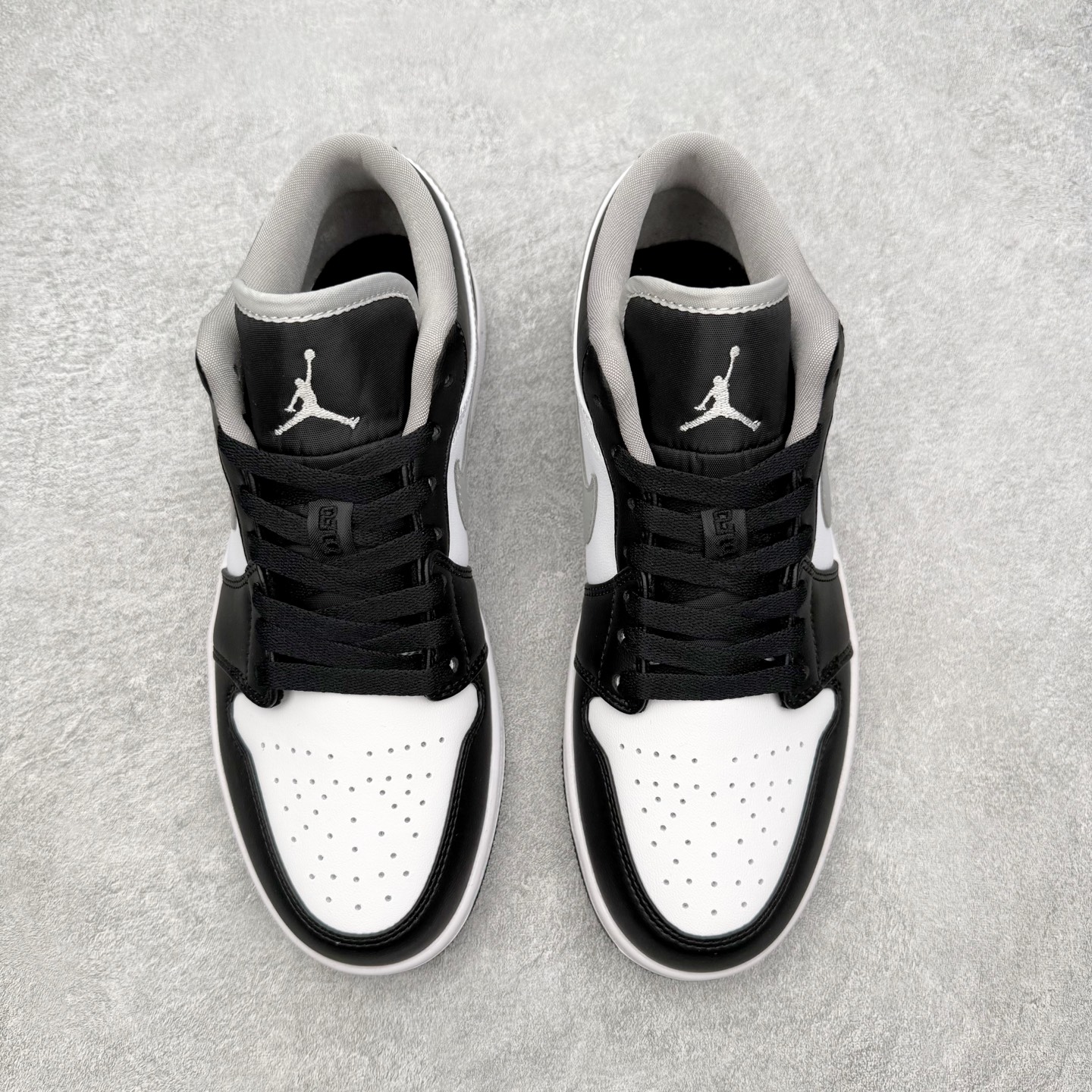 图片[2]-＃MG版 Air Jordan AJ1 Low 低帮系列 超性价比单品 平台直播间特供 百分百全新货品 零氧化发霉 给足利润空间操作 超乎所想的高性价比 原装楦头纸板开发 完美鞋型 超高清洁度 鞋型不臃肿别扭 原厂内置全掌气垫 A模大底 鞋舌AJ原厂专用牛津布 AJ专用反口珍珠布 原厂无杂质高弹内里海棉 特殊封边弹力鞋带 原鞋开模 拒绝公底 购置公司同步原材料 都有细节原汁原味 忠于原版 尺码：36 36.5 37.5 38 38.5 39 40 40.5 41 42 42.5 43 44 44.5 45 46-选品中心