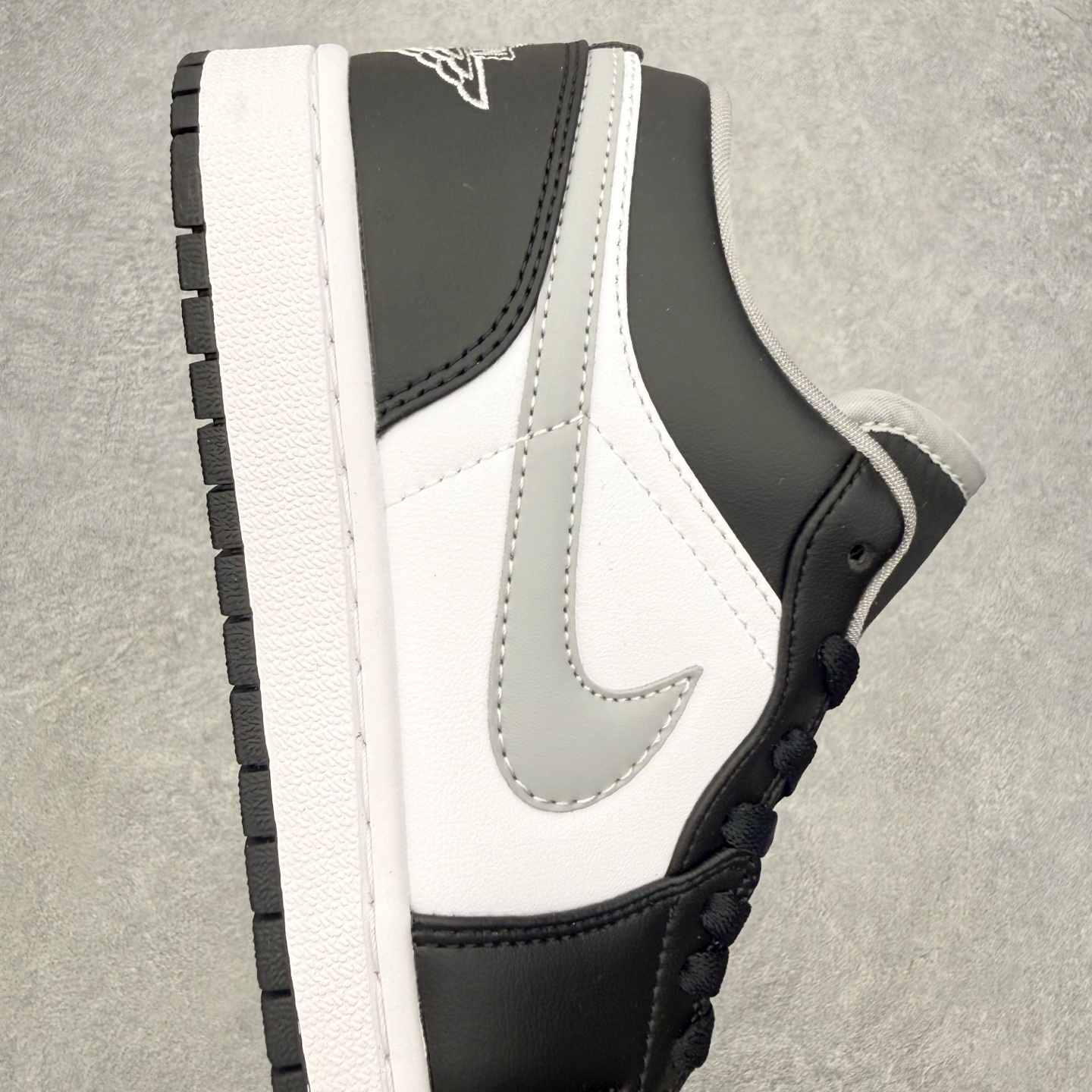 图片[6]-＃MG版 Air Jordan AJ1 Low 低帮系列 超性价比单品 平台直播间特供 百分百全新货品 零氧化发霉 给足利润空间操作 超乎所想的高性价比 原装楦头纸板开发 完美鞋型 超高清洁度 鞋型不臃肿别扭 原厂内置全掌气垫 A模大底 鞋舌AJ原厂专用牛津布 AJ专用反口珍珠布 原厂无杂质高弹内里海棉 特殊封边弹力鞋带 原鞋开模 拒绝公底 购置公司同步原材料 都有细节原汁原味 忠于原版 尺码：36 36.5 37.5 38 38.5 39 40 40.5 41 42 42.5 43 44 44.5 45 46-选品中心