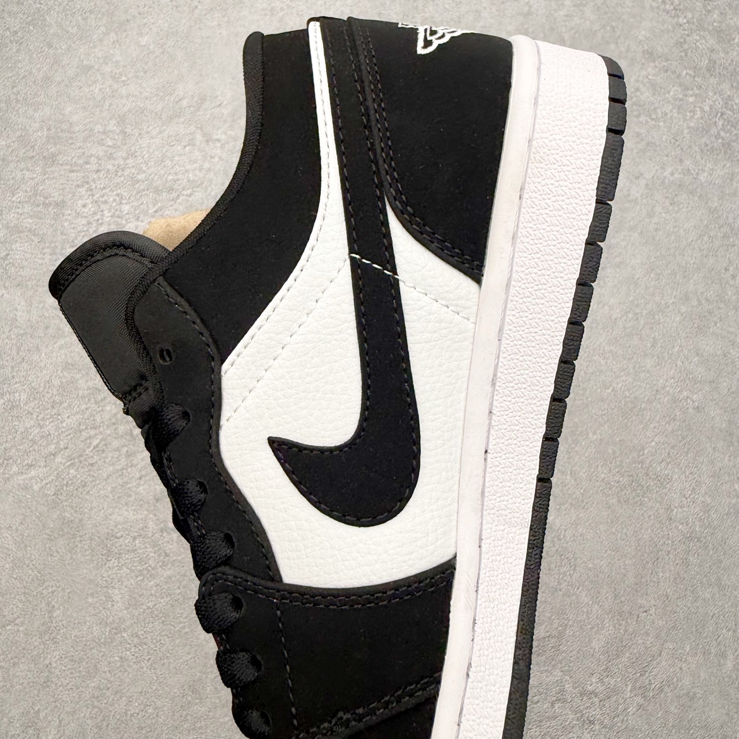 图片[7]-＃MG版 Air Jordan AJ1 Low 低帮系列 超性价比单品 平台直播间特供 百分百全新货品 零氧化发霉 给足利润空间操作 超乎所想的高性价比 原装楦头纸板开发 完美鞋型 超高清洁度 鞋型不臃肿别扭 原厂内置全掌气垫 A模大底 鞋舌AJ原厂专用牛津布 AJ专用反口珍珠布 原厂无杂质高弹内里海棉 特殊封边弹力鞋带 原鞋开模 拒绝公底 购置公司同步原材料 都有细节原汁原味 忠于原版 尺码：36 36.5 37.5 38 38.5 39 40 40.5 41 42 42.5 43 44 44.5 45 46-选品中心