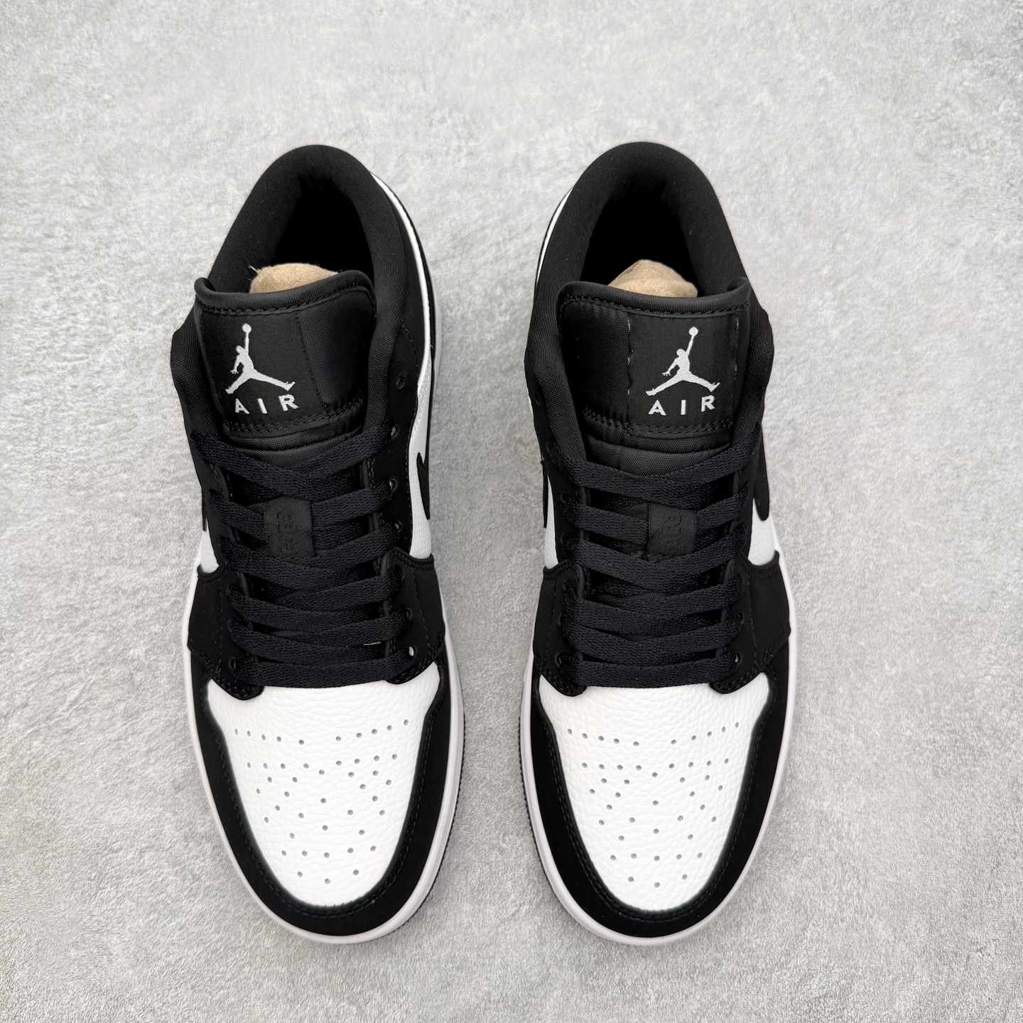 图片[2]-＃MG版 Air Jordan AJ1 Low 低帮系列 超性价比单品 平台直播间特供 百分百全新货品 零氧化发霉 给足利润空间操作 超乎所想的高性价比 原装楦头纸板开发 完美鞋型 超高清洁度 鞋型不臃肿别扭 原厂内置全掌气垫 A模大底 鞋舌AJ原厂专用牛津布 AJ专用反口珍珠布 原厂无杂质高弹内里海棉 特殊封边弹力鞋带 原鞋开模 拒绝公底 购置公司同步原材料 都有细节原汁原味 忠于原版 尺码：36 36.5 37.5 38 38.5 39 40 40.5 41 42 42.5 43 44 44.5 45 46-选品中心