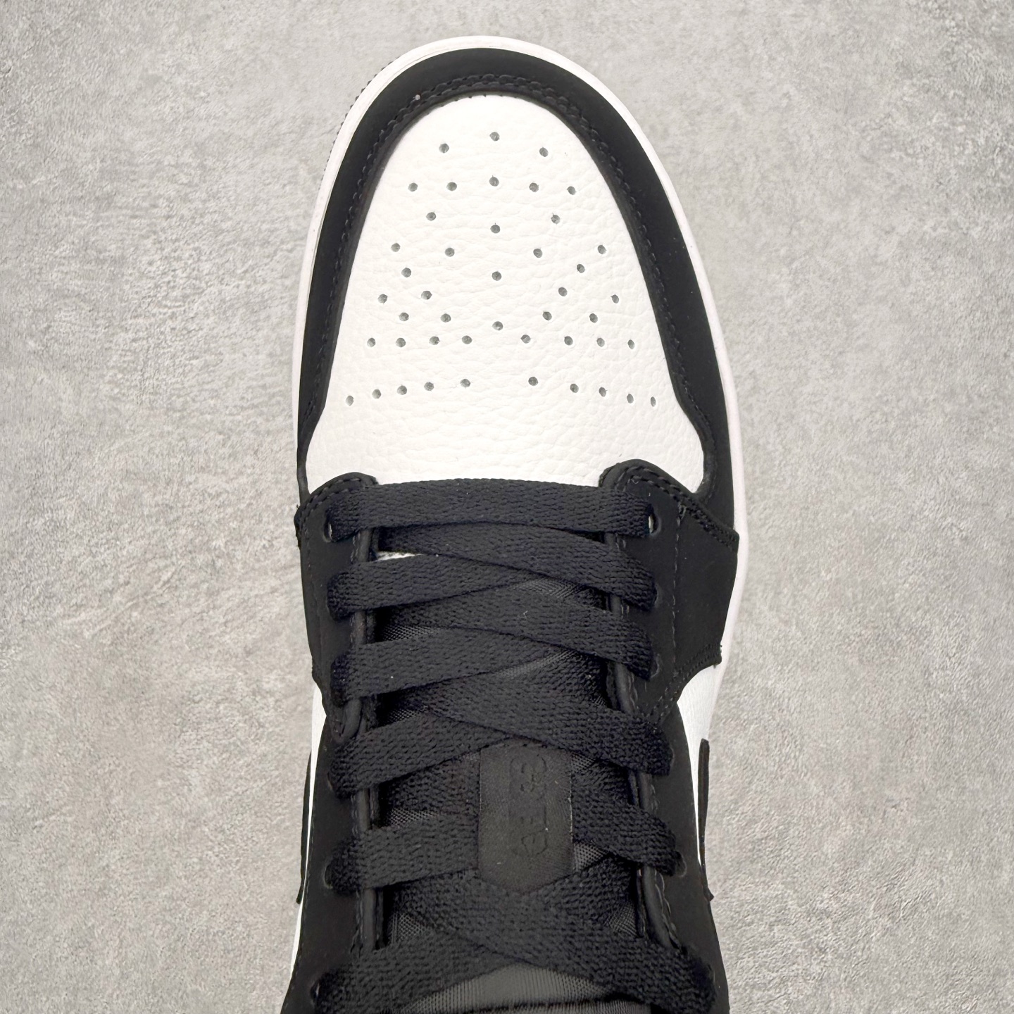 图片[4]-＃MG版 Air Jordan AJ1 Low 低帮系列 超性价比单品 平台直播间特供 百分百全新货品 零氧化发霉 给足利润空间操作 超乎所想的高性价比 原装楦头纸板开发 完美鞋型 超高清洁度 鞋型不臃肿别扭 原厂内置全掌气垫 A模大底 鞋舌AJ原厂专用牛津布 AJ专用反口珍珠布 原厂无杂质高弹内里海棉 特殊封边弹力鞋带 原鞋开模 拒绝公底 购置公司同步原材料 都有细节原汁原味 忠于原版 尺码：36 36.5 37.5 38 38.5 39 40 40.5 41 42 42.5 43 44 44.5 45 46-选品中心
