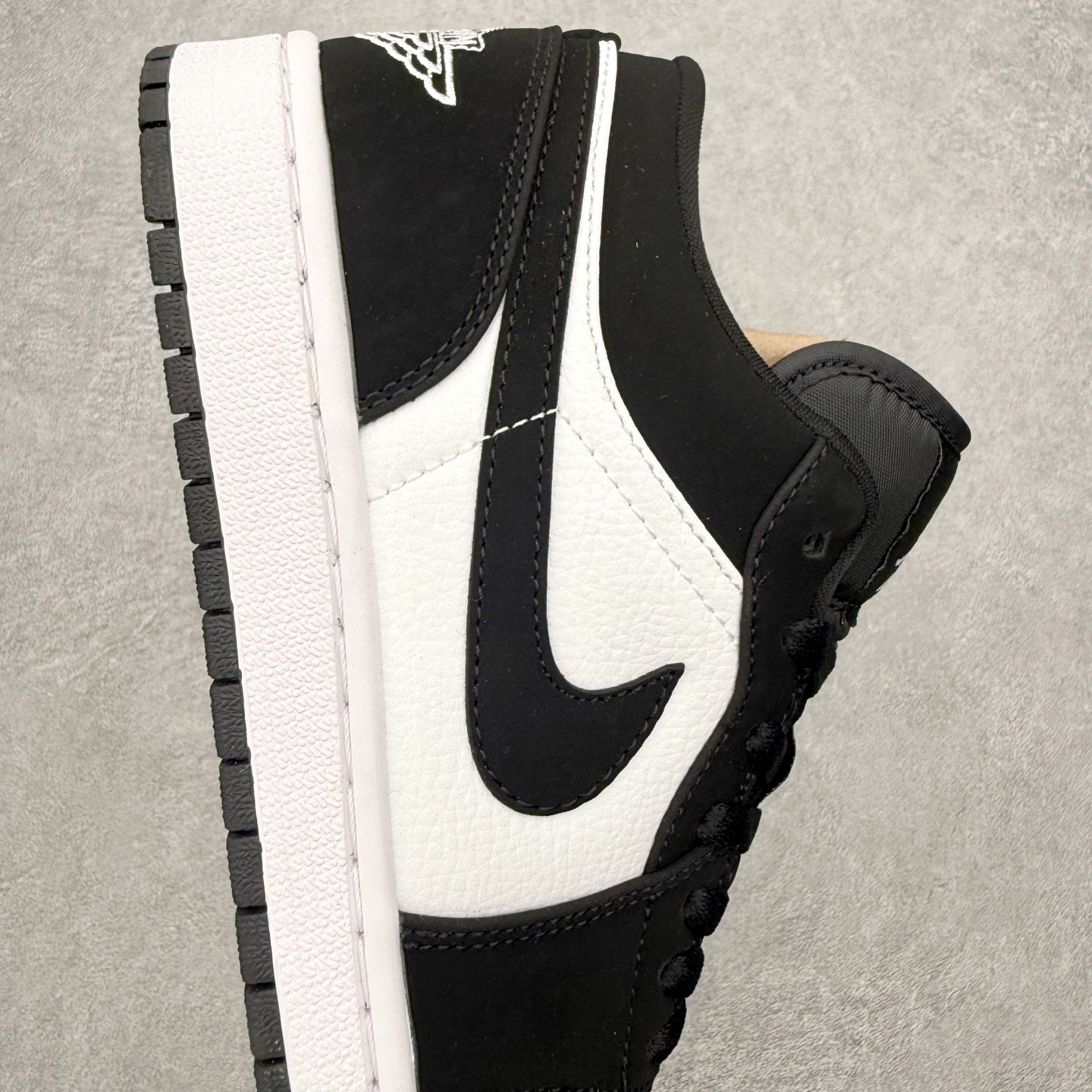 图片[6]-＃MG版 Air Jordan AJ1 Low 低帮系列 超性价比单品 平台直播间特供 百分百全新货品 零氧化发霉 给足利润空间操作 超乎所想的高性价比 原装楦头纸板开发 完美鞋型 超高清洁度 鞋型不臃肿别扭 原厂内置全掌气垫 A模大底 鞋舌AJ原厂专用牛津布 AJ专用反口珍珠布 原厂无杂质高弹内里海棉 特殊封边弹力鞋带 原鞋开模 拒绝公底 购置公司同步原材料 都有细节原汁原味 忠于原版 尺码：36 36.5 37.5 38 38.5 39 40 40.5 41 42 42.5 43 44 44.5 45 46-选品中心