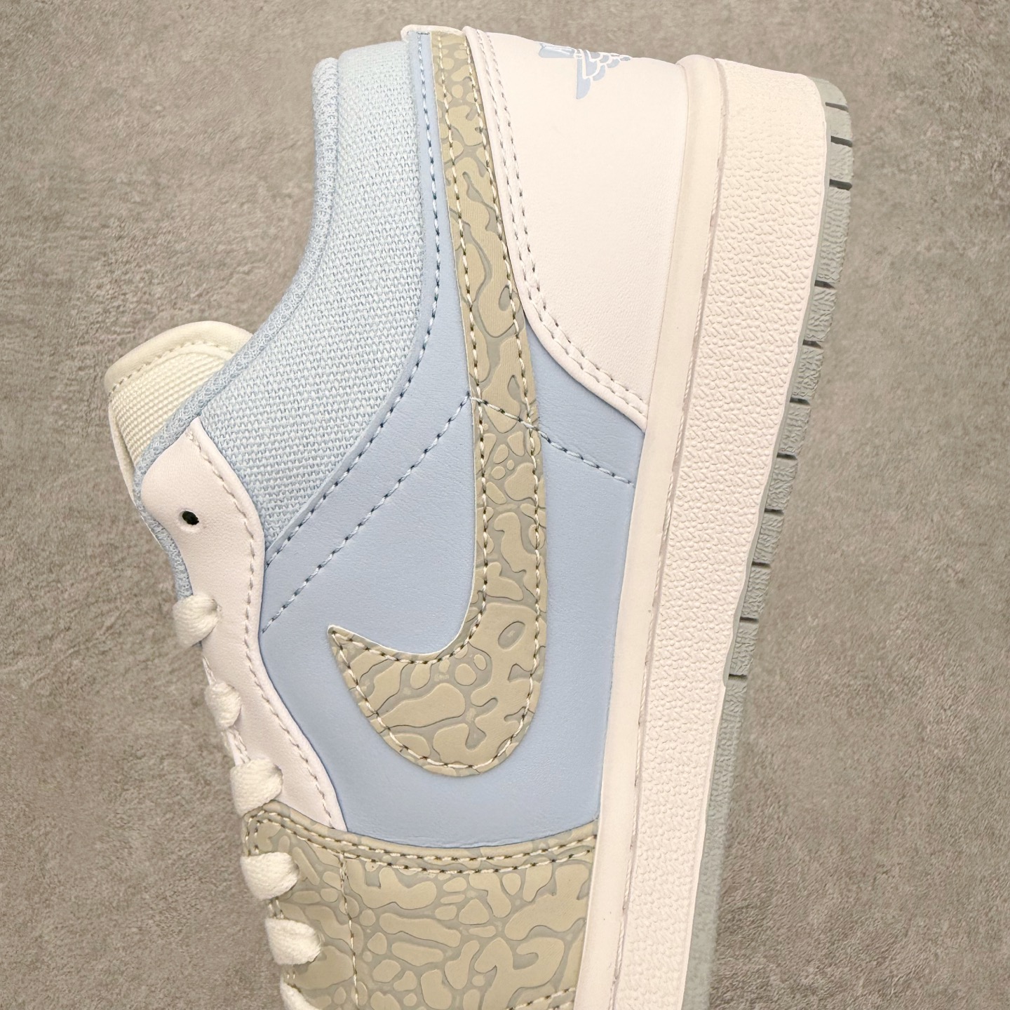 图片[6]-＃MG版 Air Jordan AJ1 Low 低帮系列 超性价比单品 平台直播间特供 百分百全新货品 零氧化发霉 给足利润空间操作 超乎所想的高性价比 原装楦头纸板开发 完美鞋型 超高清洁度 鞋型不臃肿别扭 原厂内置全掌气垫 A模大底 鞋舌AJ原厂专用牛津布 AJ专用反口珍珠布 原厂无杂质高弹内里海棉 特殊封边弹力鞋带 原鞋开模 拒绝公底 购置公司同步原材料 都有细节原汁原味 忠于原版 尺码：36 36.5 37.5 38 38.5 39 40 40.5 41 42 42.5 43 44 44.5 45 46-选品中心