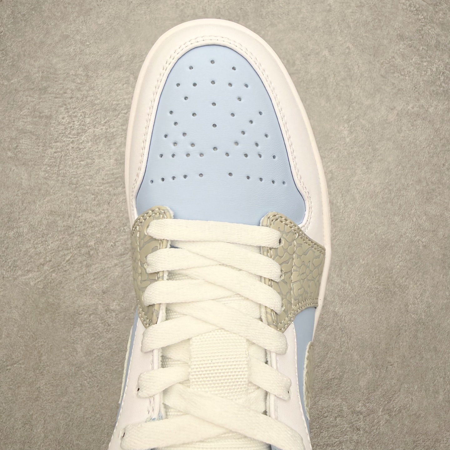 图片[4]-＃MG版 Air Jordan AJ1 Low 低帮系列 超性价比单品 平台直播间特供 百分百全新货品 零氧化发霉 给足利润空间操作 超乎所想的高性价比 原装楦头纸板开发 完美鞋型 超高清洁度 鞋型不臃肿别扭 原厂内置全掌气垫 A模大底 鞋舌AJ原厂专用牛津布 AJ专用反口珍珠布 原厂无杂质高弹内里海棉 特殊封边弹力鞋带 原鞋开模 拒绝公底 购置公司同步原材料 都有细节原汁原味 忠于原版 尺码：36 36.5 37.5 38 38.5 39 40 40.5 41 42 42.5 43 44 44.5 45 46-选品中心