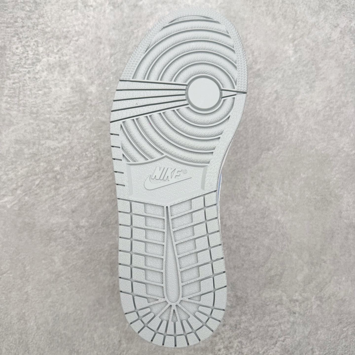 图片[9]-＃MG版 Air Jordan AJ1 Low 低帮系列 超性价比单品 平台直播间特供 百分百全新货品 零氧化发霉 给足利润空间操作 超乎所想的高性价比 原装楦头纸板开发 完美鞋型 超高清洁度 鞋型不臃肿别扭 原厂内置全掌气垫 A模大底 鞋舌AJ原厂专用牛津布 AJ专用反口珍珠布 原厂无杂质高弹内里海棉 特殊封边弹力鞋带 原鞋开模 拒绝公底 购置公司同步原材料 都有细节原汁原味 忠于原版 尺码：36 36.5 37.5 38 38.5 39 40 40.5 41 42 42.5 43 44 44.5 45 46-选品中心
