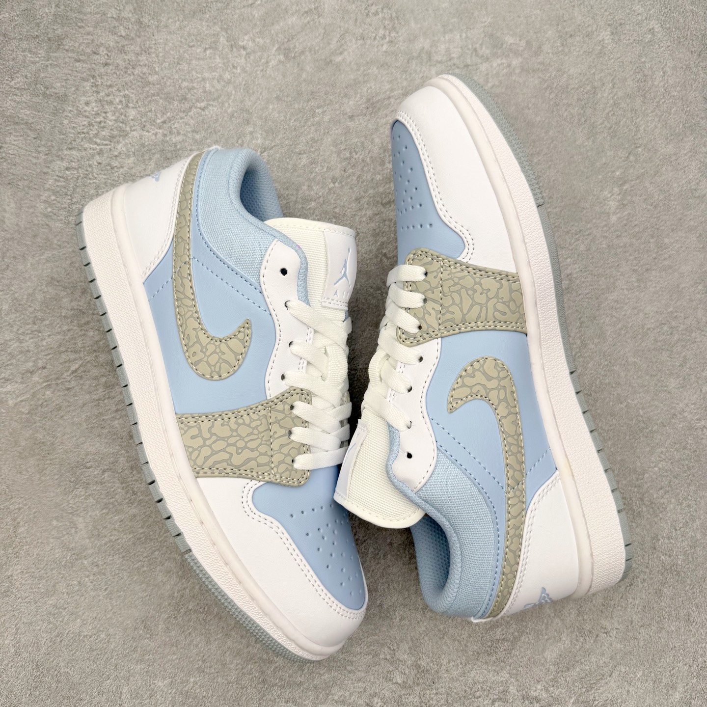 图片[3]-＃MG版 Air Jordan AJ1 Low 低帮系列 超性价比单品 平台直播间特供 百分百全新货品 零氧化发霉 给足利润空间操作 超乎所想的高性价比 原装楦头纸板开发 完美鞋型 超高清洁度 鞋型不臃肿别扭 原厂内置全掌气垫 A模大底 鞋舌AJ原厂专用牛津布 AJ专用反口珍珠布 原厂无杂质高弹内里海棉 特殊封边弹力鞋带 原鞋开模 拒绝公底 购置公司同步原材料 都有细节原汁原味 忠于原版 尺码：36 36.5 37.5 38 38.5 39 40 40.5 41 42 42.5 43 44 44.5 45 46-选品中心