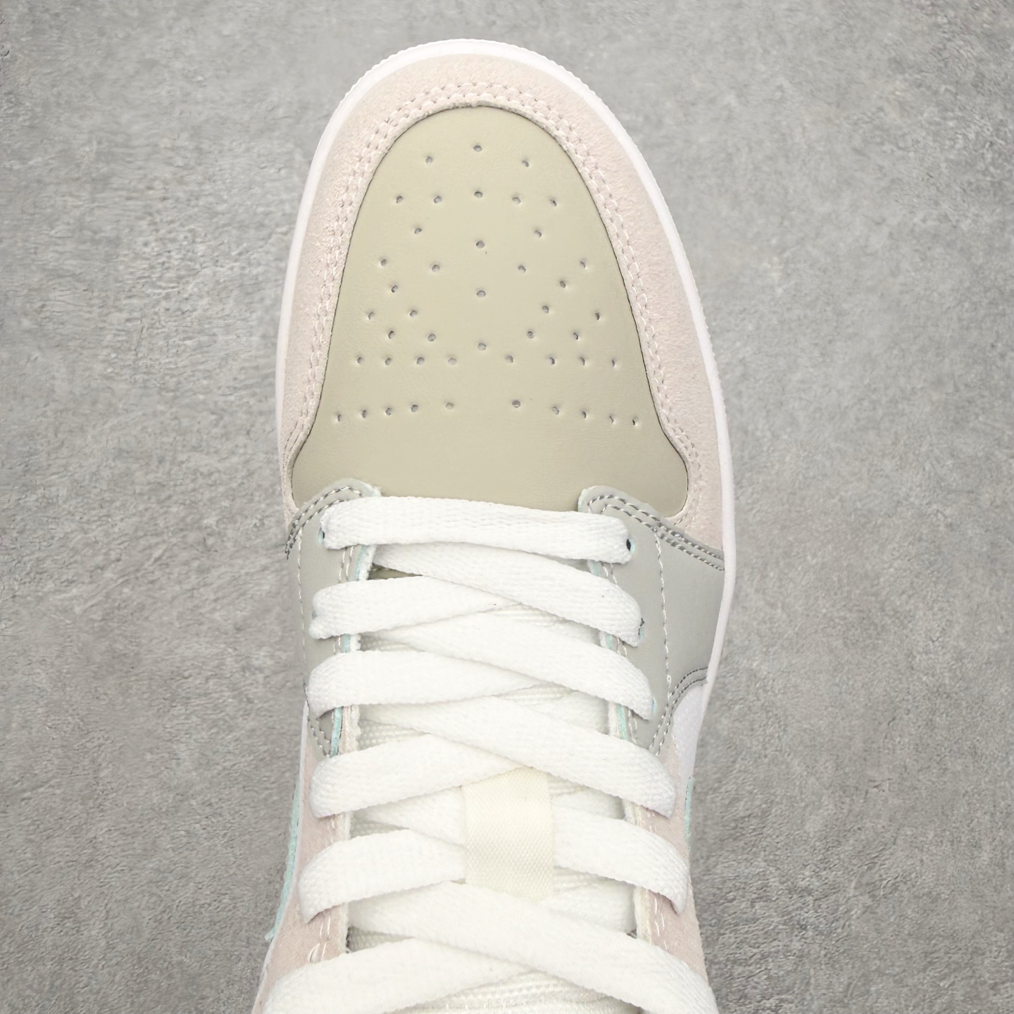 图片[4]-＃MG版 Air Jordan AJ1 Low 低帮系列 超性价比单品 平台直播间特供 百分百全新货品 零氧化发霉 给足利润空间操作 超乎所想的高性价比 原装楦头纸板开发 完美鞋型 超高清洁度 鞋型不臃肿别扭 原厂内置全掌气垫 A模大底 鞋舌AJ原厂专用牛津布 AJ专用反口珍珠布 原厂无杂质高弹内里海棉 特殊封边弹力鞋带 原鞋开模 拒绝公底 购置公司同步原材料 都有细节原汁原味 忠于原版 尺码：36 36.5 37.5 38 38.5 39 40 40.5 41 42 42.5 43 44 44.5 45 46-选品中心