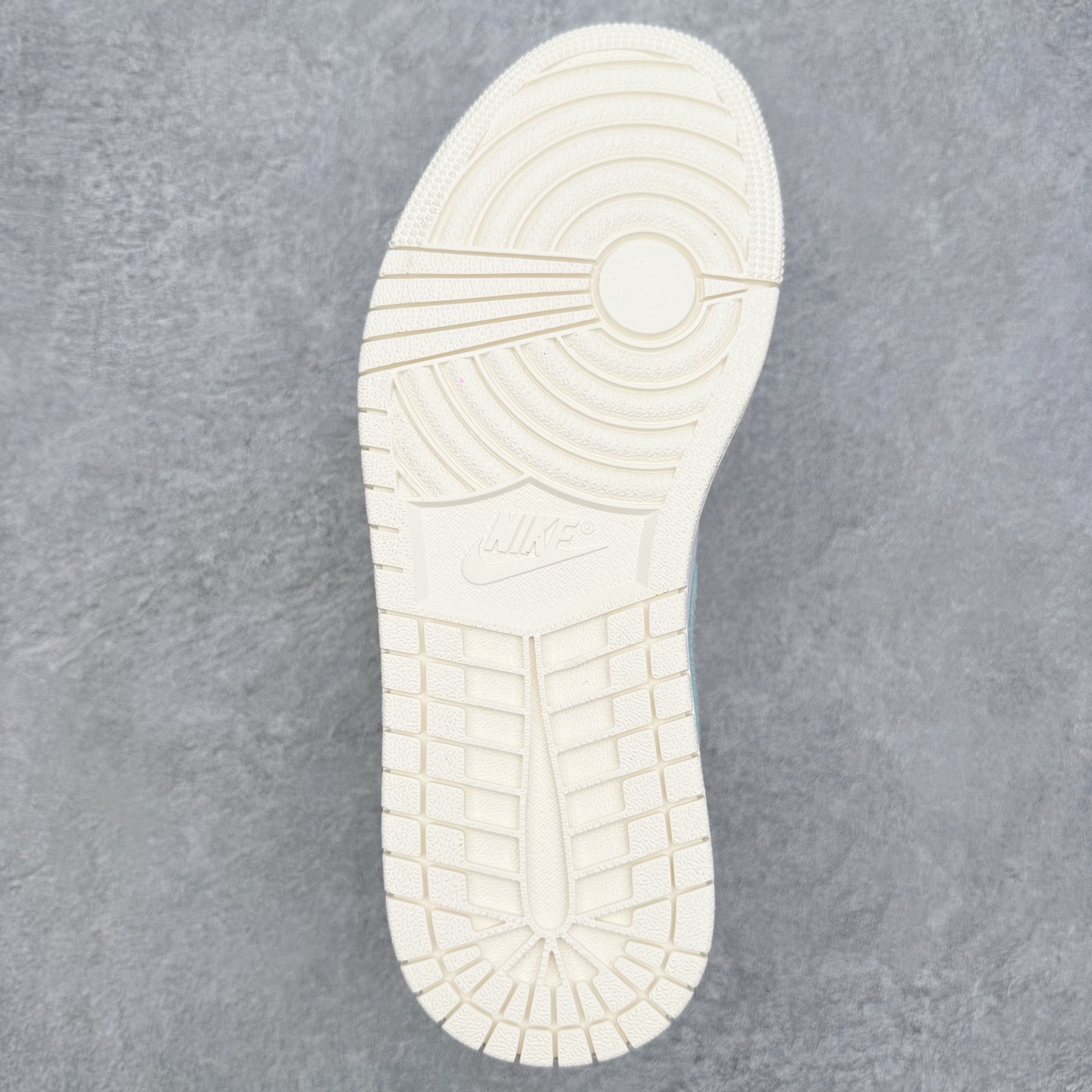 图片[9]-＃MG版 Air Jordan AJ1 Low 低帮系列 超性价比单品 平台直播间特供 百分百全新货品 零氧化发霉 给足利润空间操作 超乎所想的高性价比 原装楦头纸板开发 完美鞋型 超高清洁度 鞋型不臃肿别扭 原厂内置全掌气垫 A模大底 鞋舌AJ原厂专用牛津布 AJ专用反口珍珠布 原厂无杂质高弹内里海棉 特殊封边弹力鞋带 原鞋开模 拒绝公底 购置公司同步原材料 都有细节原汁原味 忠于原版 尺码：36 36.5 37.5 38 38.5 39 40 40.5 41 42 42.5 43 44 44.5 45 46-选品中心