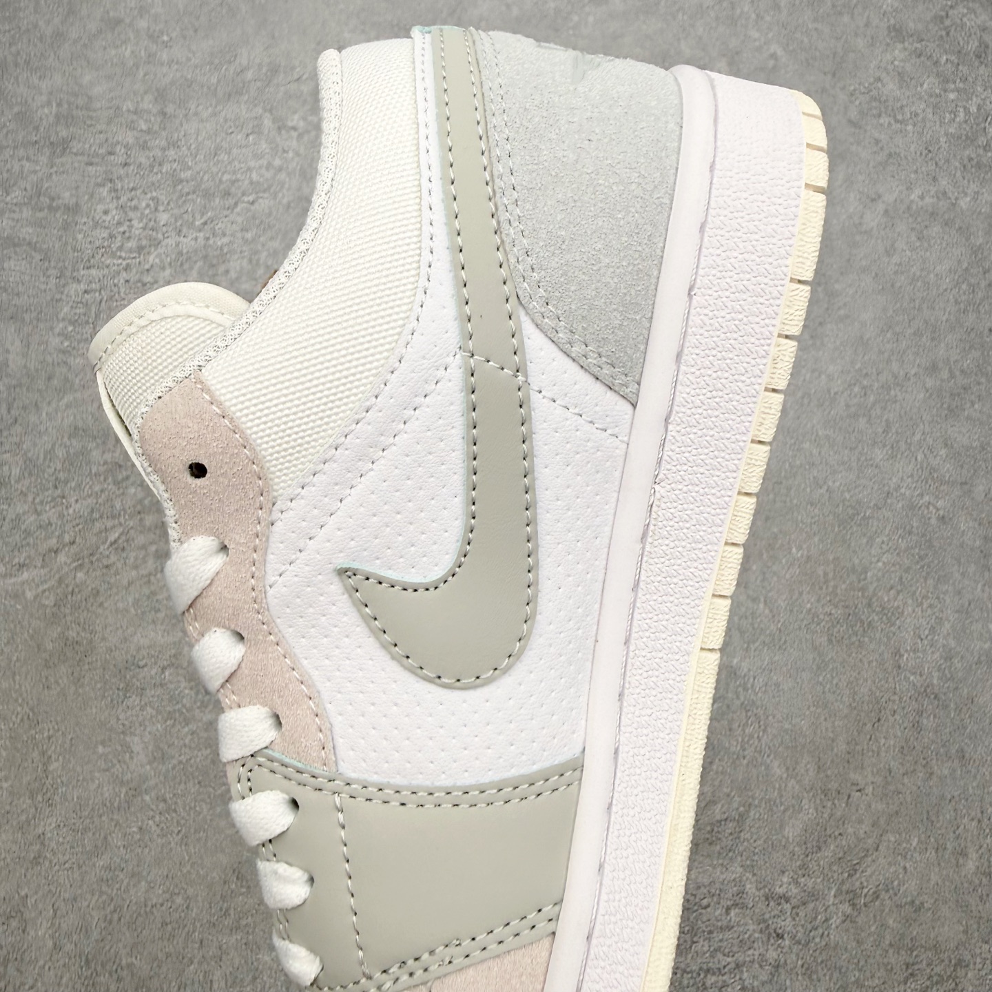 图片[7]-＃MG版 Air Jordan AJ1 Low 低帮系列 超性价比单品 平台直播间特供 百分百全新货品 零氧化发霉 给足利润空间操作 超乎所想的高性价比 原装楦头纸板开发 完美鞋型 超高清洁度 鞋型不臃肿别扭 原厂内置全掌气垫 A模大底 鞋舌AJ原厂专用牛津布 AJ专用反口珍珠布 原厂无杂质高弹内里海棉 特殊封边弹力鞋带 原鞋开模 拒绝公底 购置公司同步原材料 都有细节原汁原味 忠于原版 尺码：36 36.5 37.5 38 38.5 39 40 40.5 41 42 42.5 43 44 44.5 45 46-选品中心
