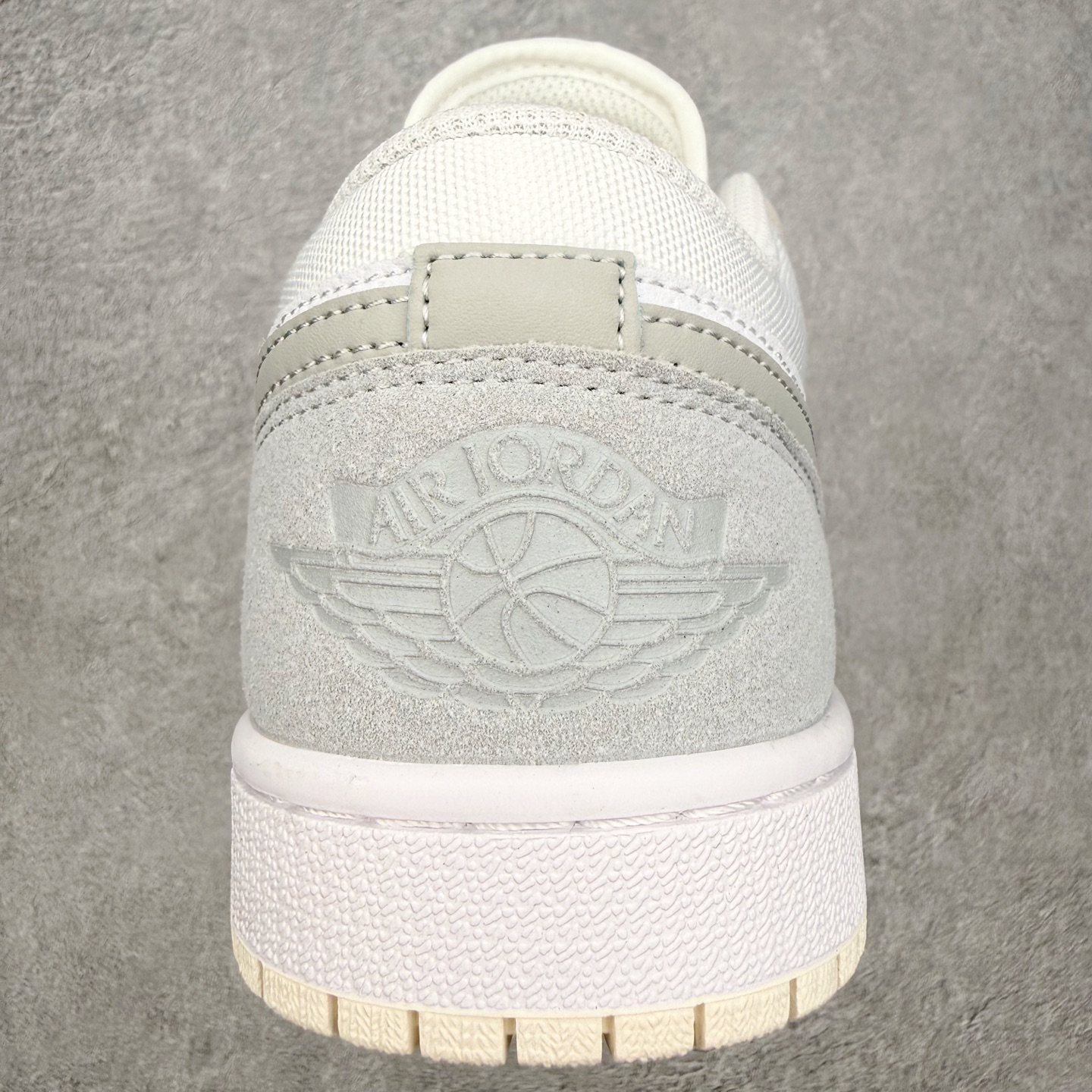 图片[8]-＃MG版 Air Jordan AJ1 Low 低帮系列 超性价比单品 平台直播间特供 百分百全新货品 零氧化发霉 给足利润空间操作 超乎所想的高性价比 原装楦头纸板开发 完美鞋型 超高清洁度 鞋型不臃肿别扭 原厂内置全掌气垫 A模大底 鞋舌AJ原厂专用牛津布 AJ专用反口珍珠布 原厂无杂质高弹内里海棉 特殊封边弹力鞋带 原鞋开模 拒绝公底 购置公司同步原材料 都有细节原汁原味 忠于原版 尺码：36 36.5 37.5 38 38.5 39 40 40.5 41 42 42.5 43 44 44.5 45 46-选品中心