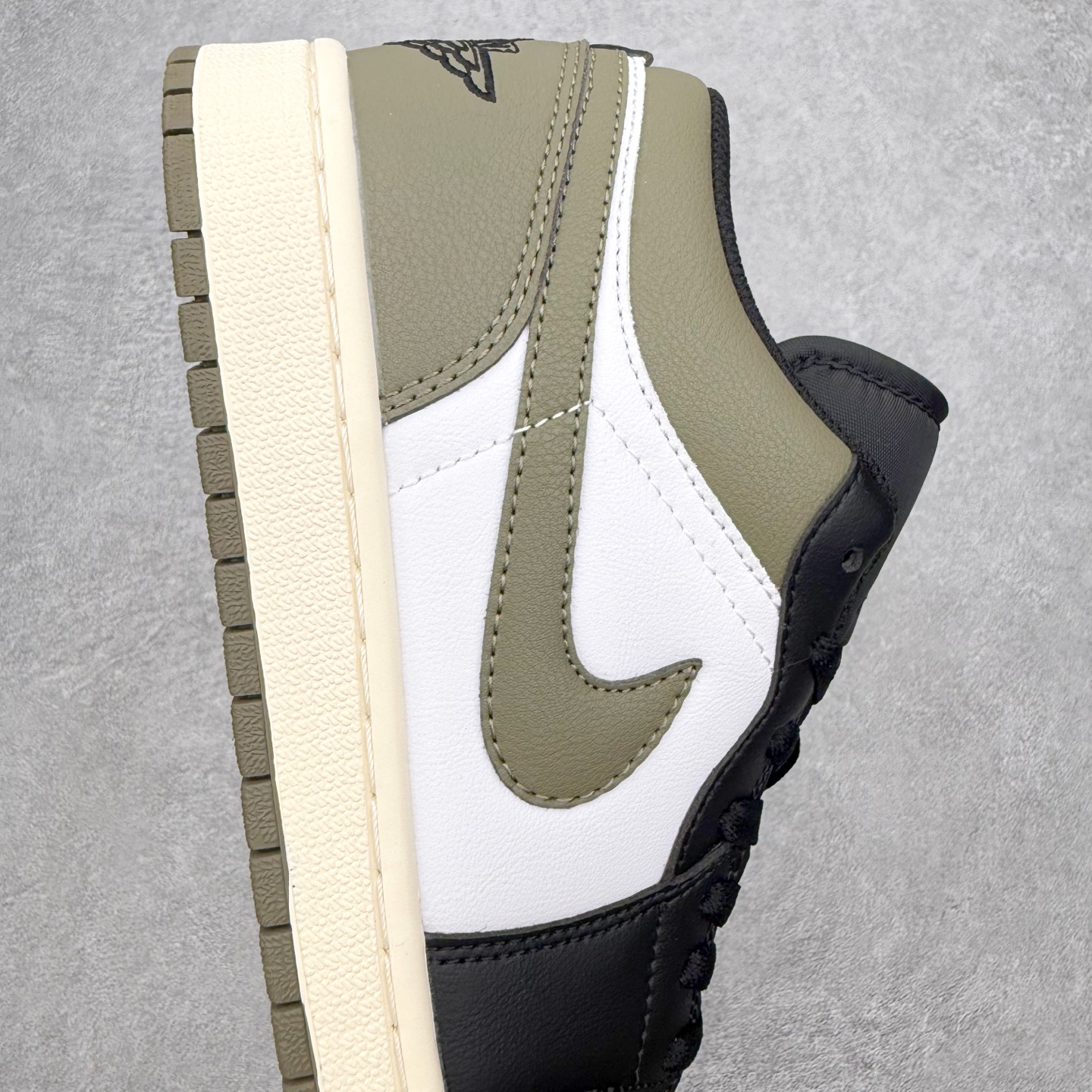 图片[6]-＃MG版 Air Jordan AJ1 Low 低帮系列 超性价比单品 平台直播间特供 百分百全新货品 零氧化发霉 给足利润空间操作 超乎所想的高性价比 原装楦头纸板开发 完美鞋型 超高清洁度 鞋型不臃肿别扭 原厂内置全掌气垫 A模大底 鞋舌AJ原厂专用牛津布 AJ专用反口珍珠布 原厂无杂质高弹内里海棉 特殊封边弹力鞋带 原鞋开模 拒绝公底 购置公司同步原材料 都有细节原汁原味 忠于原版 尺码：36 36.5 37.5 38 38.5 39 40 40.5 41 42 42.5 43 44 44.5 45 46-选品中心