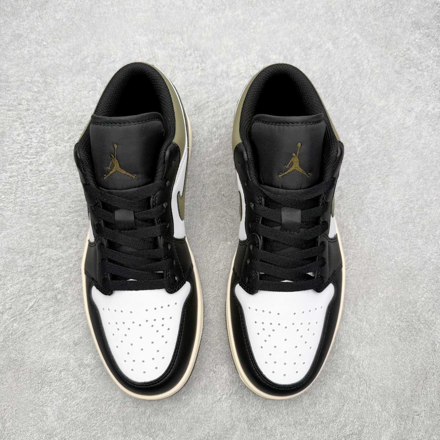 图片[2]-＃MG版 Air Jordan AJ1 Low 低帮系列 超性价比单品 平台直播间特供 百分百全新货品 零氧化发霉 给足利润空间操作 超乎所想的高性价比 原装楦头纸板开发 完美鞋型 超高清洁度 鞋型不臃肿别扭 原厂内置全掌气垫 A模大底 鞋舌AJ原厂专用牛津布 AJ专用反口珍珠布 原厂无杂质高弹内里海棉 特殊封边弹力鞋带 原鞋开模 拒绝公底 购置公司同步原材料 都有细节原汁原味 忠于原版 尺码：36 36.5 37.5 38 38.5 39 40 40.5 41 42 42.5 43 44 44.5 45 46-选品中心