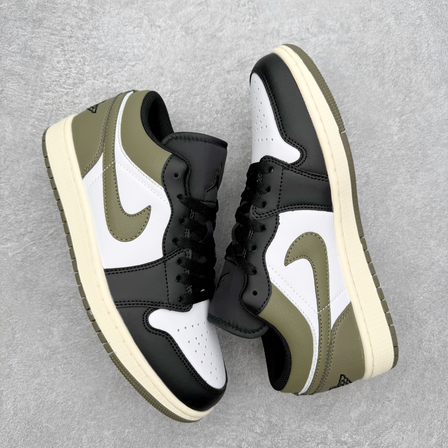 图片[3]-＃MG版 Air Jordan AJ1 Low 低帮系列 超性价比单品 平台直播间特供 百分百全新货品 零氧化发霉 给足利润空间操作 超乎所想的高性价比 原装楦头纸板开发 完美鞋型 超高清洁度 鞋型不臃肿别扭 原厂内置全掌气垫 A模大底 鞋舌AJ原厂专用牛津布 AJ专用反口珍珠布 原厂无杂质高弹内里海棉 特殊封边弹力鞋带 原鞋开模 拒绝公底 购置公司同步原材料 都有细节原汁原味 忠于原版 尺码：36 36.5 37.5 38 38.5 39 40 40.5 41 42 42.5 43 44 44.5 45 46-选品中心