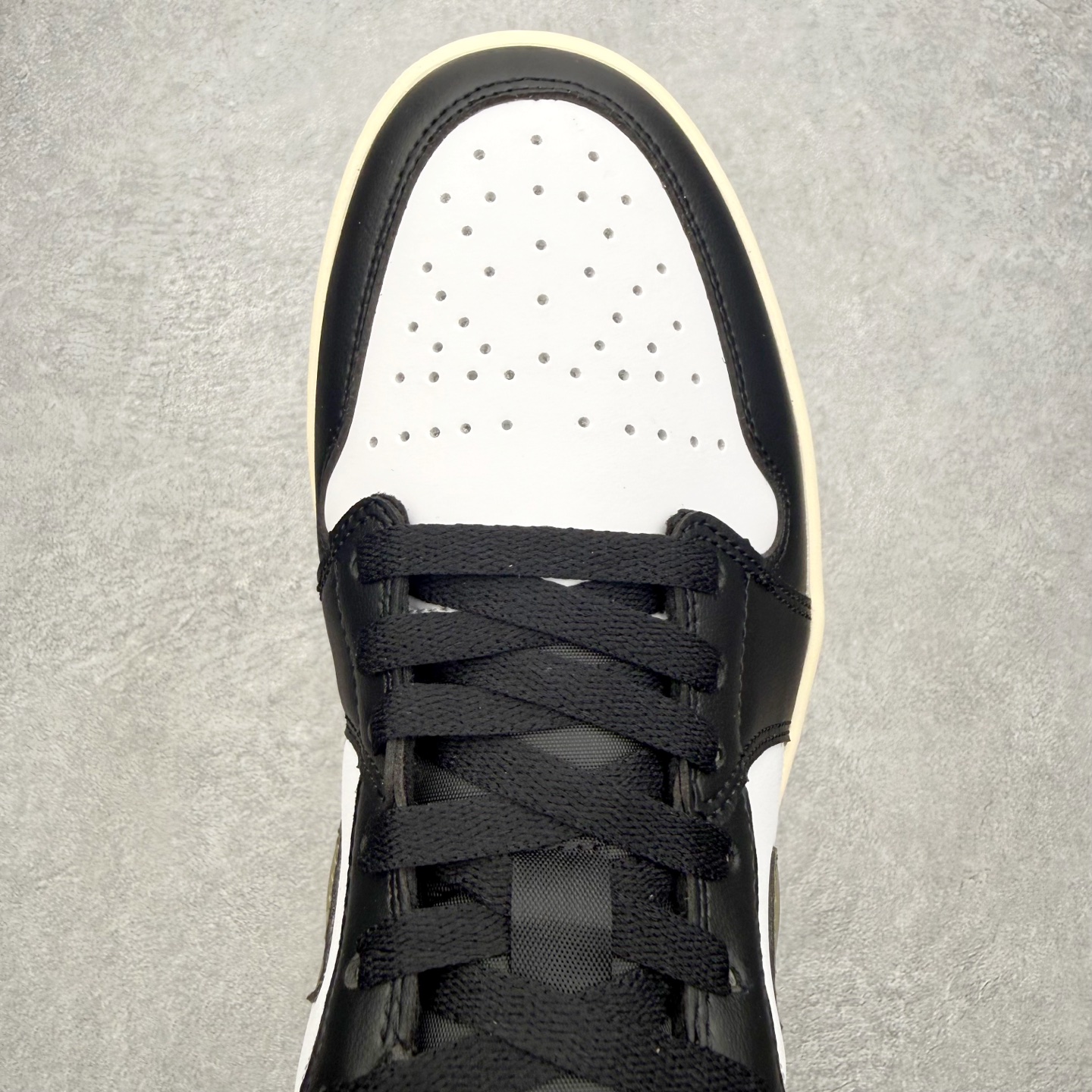 图片[4]-＃MG版 Air Jordan AJ1 Low 低帮系列 超性价比单品 平台直播间特供 百分百全新货品 零氧化发霉 给足利润空间操作 超乎所想的高性价比 原装楦头纸板开发 完美鞋型 超高清洁度 鞋型不臃肿别扭 原厂内置全掌气垫 A模大底 鞋舌AJ原厂专用牛津布 AJ专用反口珍珠布 原厂无杂质高弹内里海棉 特殊封边弹力鞋带 原鞋开模 拒绝公底 购置公司同步原材料 都有细节原汁原味 忠于原版 尺码：36 36.5 37.5 38 38.5 39 40 40.5 41 42 42.5 43 44 44.5 45 46-选品中心