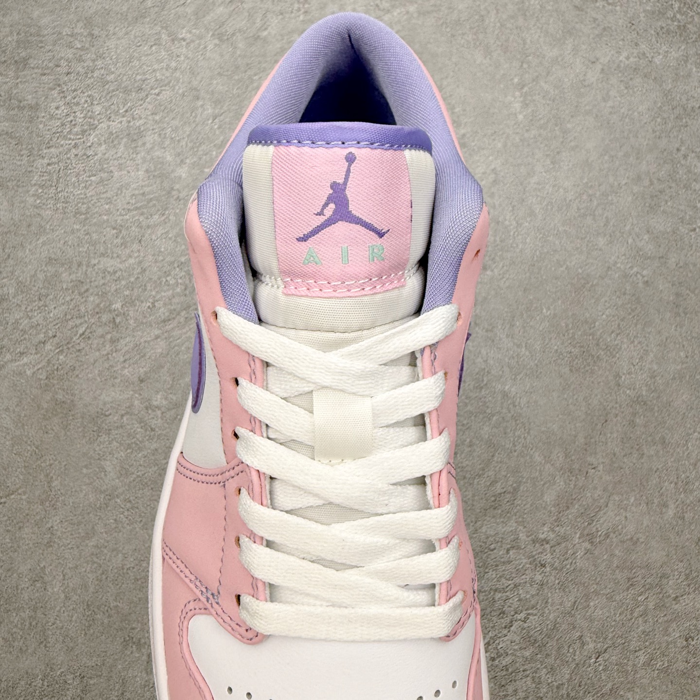 图片[5]-＃MG版 Air Jordan AJ1 Low 低帮系列 超性价比单品 平台直播间特供 百分百全新货品 零氧化发霉 给足利润空间操作 超乎所想的高性价比 原装楦头纸板开发 完美鞋型 超高清洁度 鞋型不臃肿别扭 原厂内置全掌气垫 A模大底 鞋舌AJ原厂专用牛津布 AJ专用反口珍珠布 原厂无杂质高弹内里海棉 特殊封边弹力鞋带 原鞋开模 拒绝公底 购置公司同步原材料 都有细节原汁原味 忠于原版 尺码：36 36.5 37.5 38 38.5 39 40 40.5 41 42 42.5 43 44 44.5 45 46-选品中心