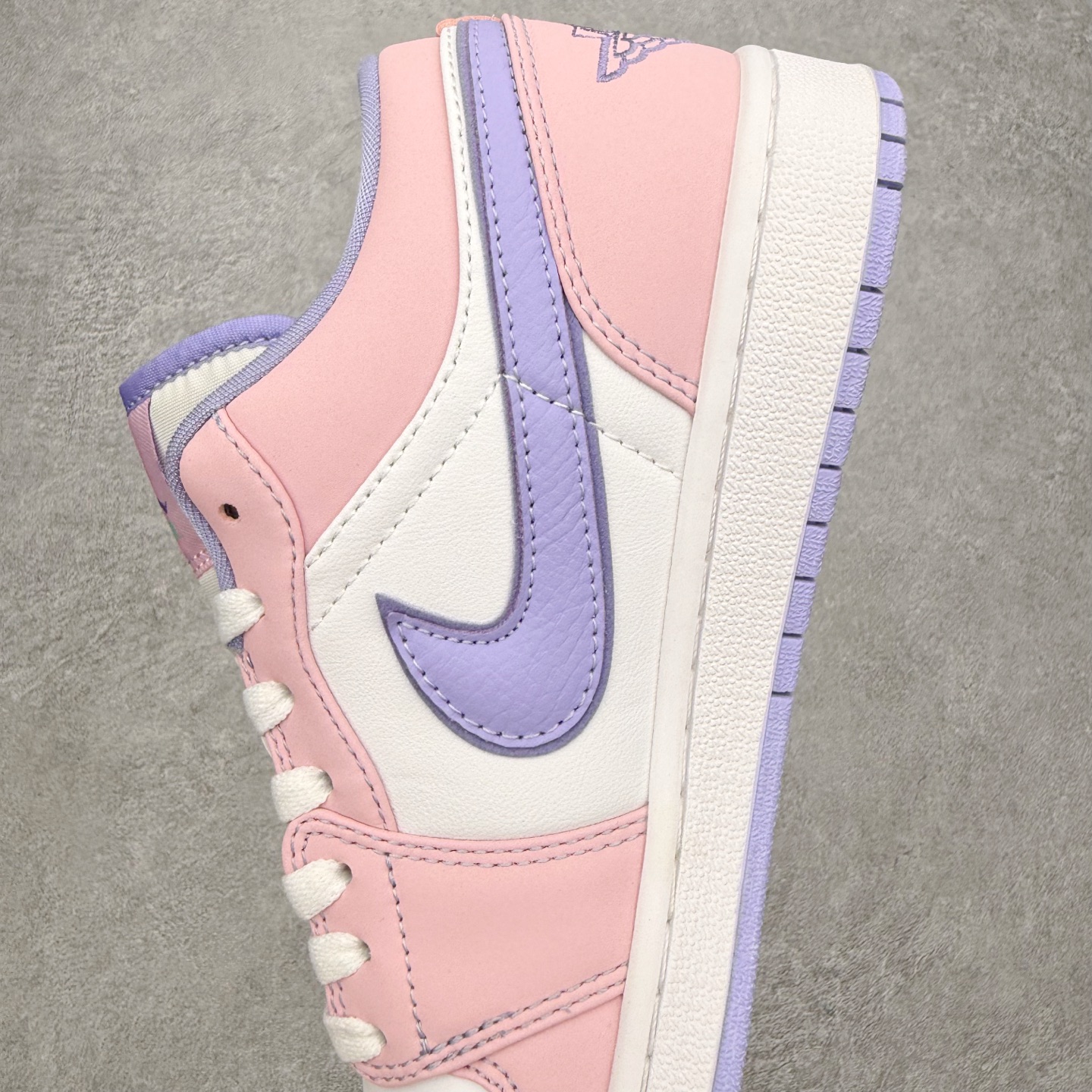 图片[7]-＃MG版 Air Jordan AJ1 Low 低帮系列 超性价比单品 平台直播间特供 百分百全新货品 零氧化发霉 给足利润空间操作 超乎所想的高性价比 原装楦头纸板开发 完美鞋型 超高清洁度 鞋型不臃肿别扭 原厂内置全掌气垫 A模大底 鞋舌AJ原厂专用牛津布 AJ专用反口珍珠布 原厂无杂质高弹内里海棉 特殊封边弹力鞋带 原鞋开模 拒绝公底 购置公司同步原材料 都有细节原汁原味 忠于原版 尺码：36 36.5 37.5 38 38.5 39 40 40.5 41 42 42.5 43 44 44.5 45 46-选品中心