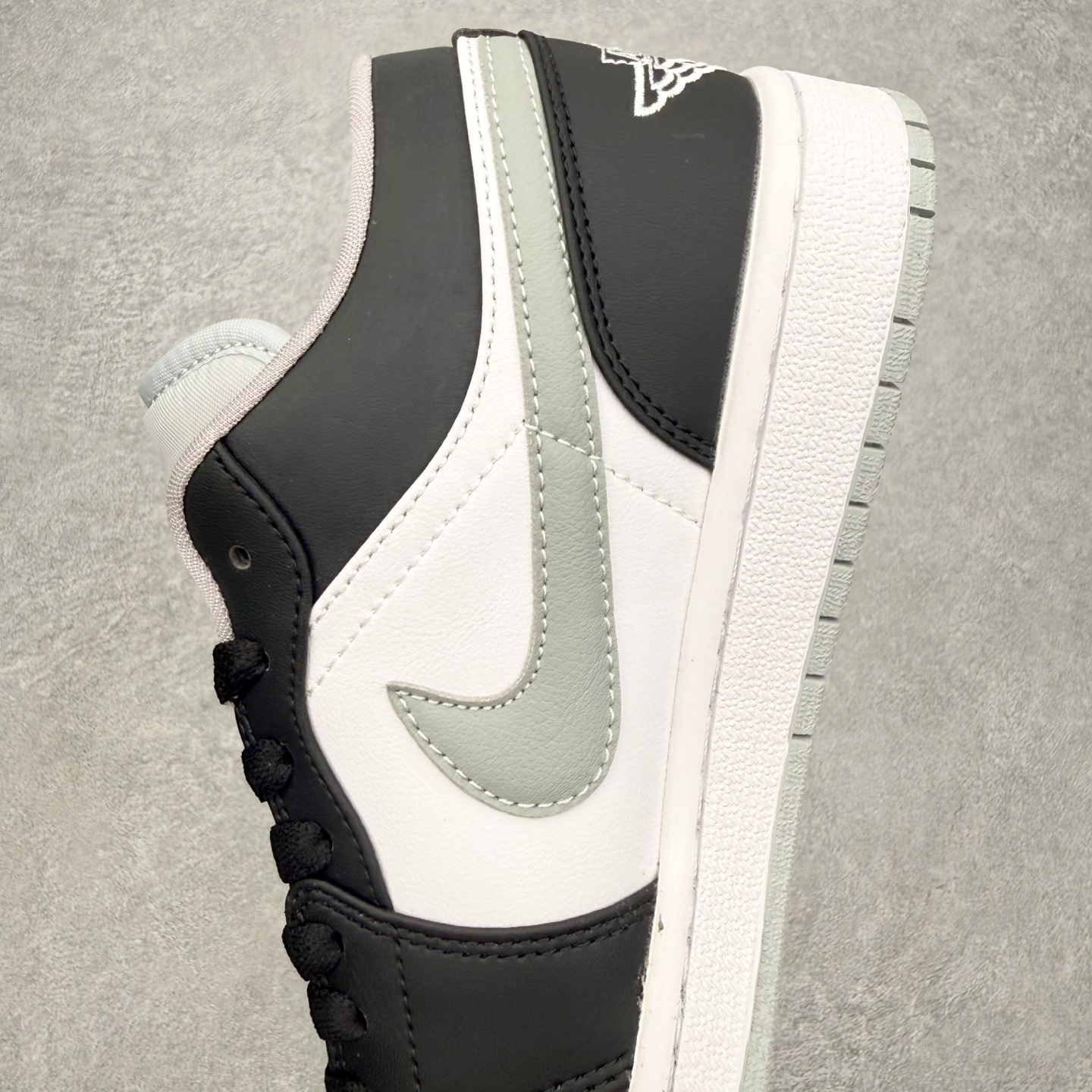 图片[7]-＃MG版 Air Jordan AJ1 Low 低帮系列 超性价比单品 平台直播间特供 百分百全新货品 零氧化发霉 给足利润空间操作 超乎所想的高性价比 原装楦头纸板开发 完美鞋型 超高清洁度 鞋型不臃肿别扭 原厂内置全掌气垫 A模大底 鞋舌AJ原厂专用牛津布 AJ专用反口珍珠布 原厂无杂质高弹内里海棉 特殊封边弹力鞋带 原鞋开模 拒绝公底 购置公司同步原材料 都有细节原汁原味 忠于原版 尺码：36 36.5 37.5 38 38.5 39 40 40.5 41 42 42.5 43 44 44.5 45 46-选品中心