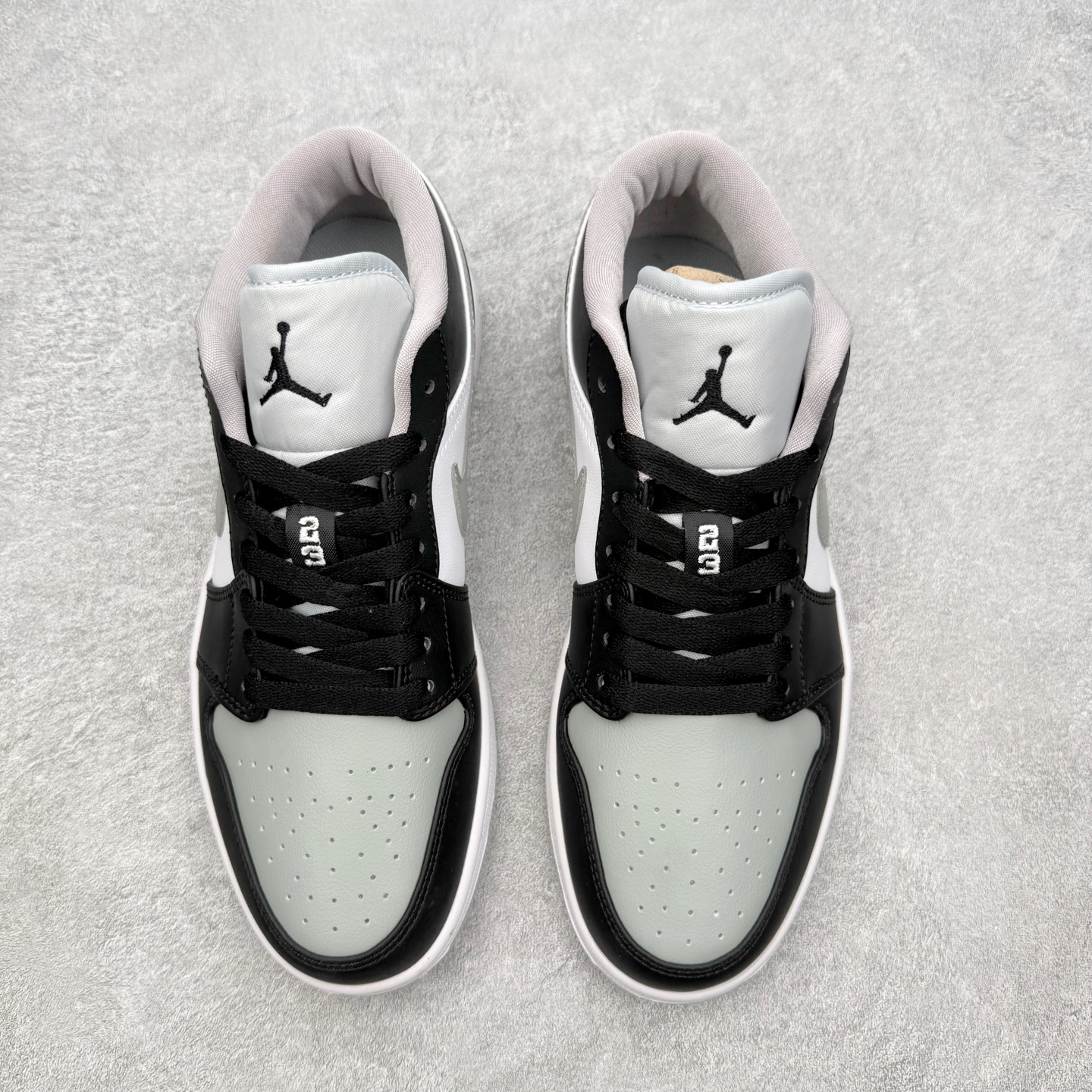 图片[2]-＃MG版 Air Jordan AJ1 Low 低帮系列 超性价比单品 平台直播间特供 百分百全新货品 零氧化发霉 给足利润空间操作 超乎所想的高性价比 原装楦头纸板开发 完美鞋型 超高清洁度 鞋型不臃肿别扭 原厂内置全掌气垫 A模大底 鞋舌AJ原厂专用牛津布 AJ专用反口珍珠布 原厂无杂质高弹内里海棉 特殊封边弹力鞋带 原鞋开模 拒绝公底 购置公司同步原材料 都有细节原汁原味 忠于原版 尺码：36 36.5 37.5 38 38.5 39 40 40.5 41 42 42.5 43 44 44.5 45 46-选品中心