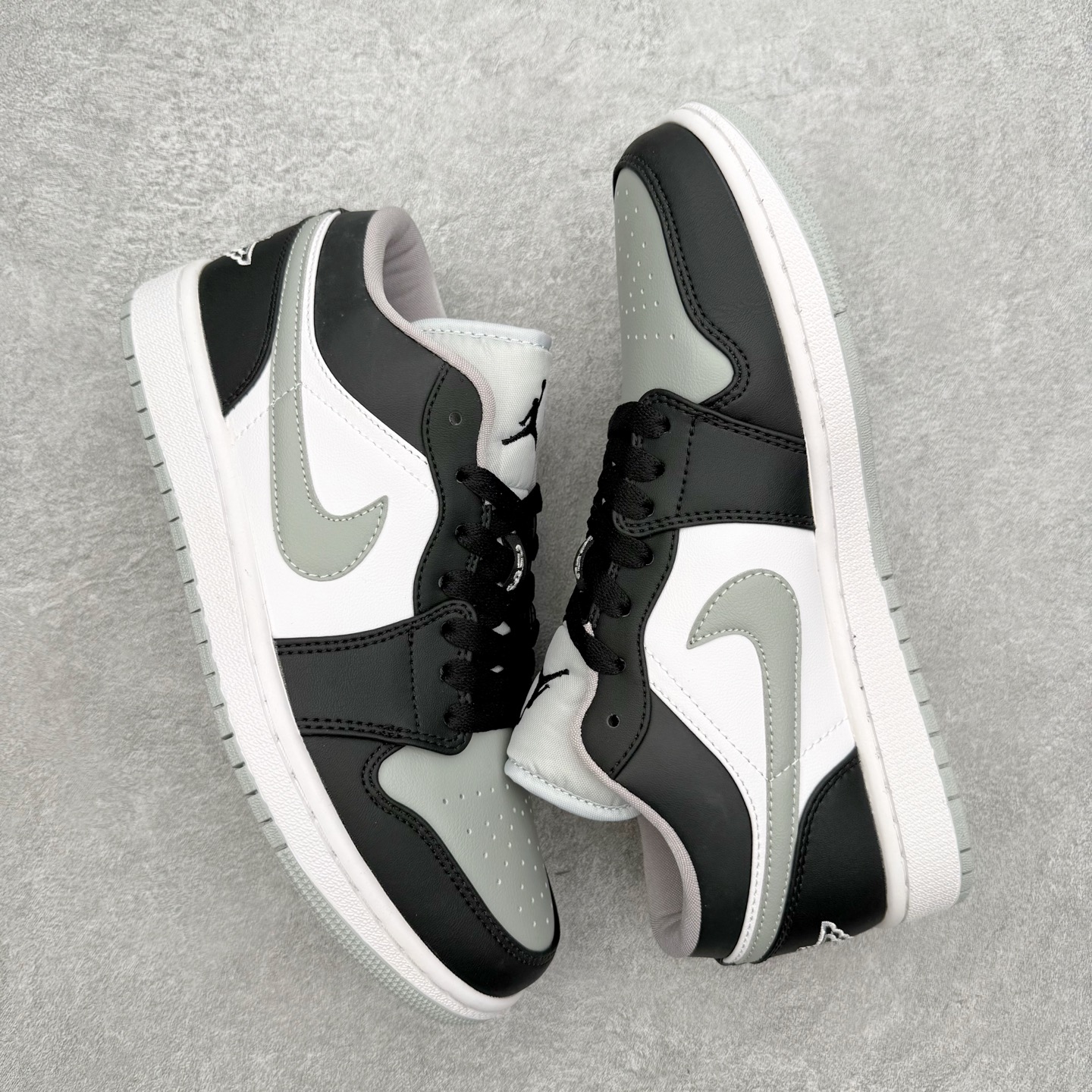 图片[3]-＃MG版 Air Jordan AJ1 Low 低帮系列 超性价比单品 平台直播间特供 百分百全新货品 零氧化发霉 给足利润空间操作 超乎所想的高性价比 原装楦头纸板开发 完美鞋型 超高清洁度 鞋型不臃肿别扭 原厂内置全掌气垫 A模大底 鞋舌AJ原厂专用牛津布 AJ专用反口珍珠布 原厂无杂质高弹内里海棉 特殊封边弹力鞋带 原鞋开模 拒绝公底 购置公司同步原材料 都有细节原汁原味 忠于原版 尺码：36 36.5 37.5 38 38.5 39 40 40.5 41 42 42.5 43 44 44.5 45 46-选品中心