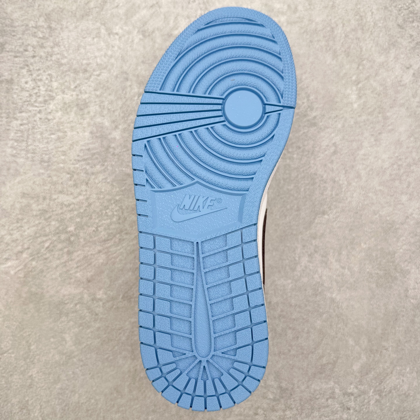 图片[9]-＃MG版 Air Jordan AJ1 Low 低帮系列 超性价比单品 平台直播间特供 百分百全新货品 零氧化发霉 给足利润空间操作 超乎所想的高性价比 原装楦头纸板开发 完美鞋型 超高清洁度 鞋型不臃肿别扭 原厂内置全掌气垫 A模大底 鞋舌AJ原厂专用牛津布 AJ专用反口珍珠布 原厂无杂质高弹内里海棉 特殊封边弹力鞋带 原鞋开模 拒绝公底 购置公司同步原材料 都有细节原汁原味 忠于原版 尺码：36 36.5 37.5 38 38.5 39 40 40.5 41 42 42.5 43 44 44.5 45 46-选品中心