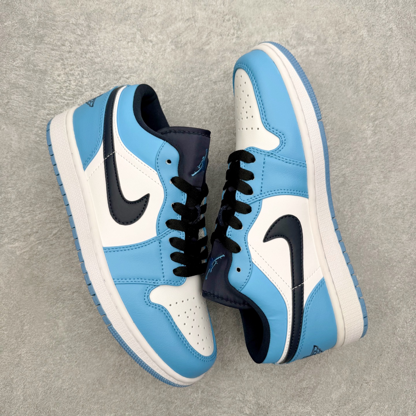 图片[3]-＃MG版 Air Jordan AJ1 Low 低帮系列 超性价比单品 平台直播间特供 百分百全新货品 零氧化发霉 给足利润空间操作 超乎所想的高性价比 原装楦头纸板开发 完美鞋型 超高清洁度 鞋型不臃肿别扭 原厂内置全掌气垫 A模大底 鞋舌AJ原厂专用牛津布 AJ专用反口珍珠布 原厂无杂质高弹内里海棉 特殊封边弹力鞋带 原鞋开模 拒绝公底 购置公司同步原材料 都有细节原汁原味 忠于原版 尺码：36 36.5 37.5 38 38.5 39 40 40.5 41 42 42.5 43 44 44.5 45 46-选品中心