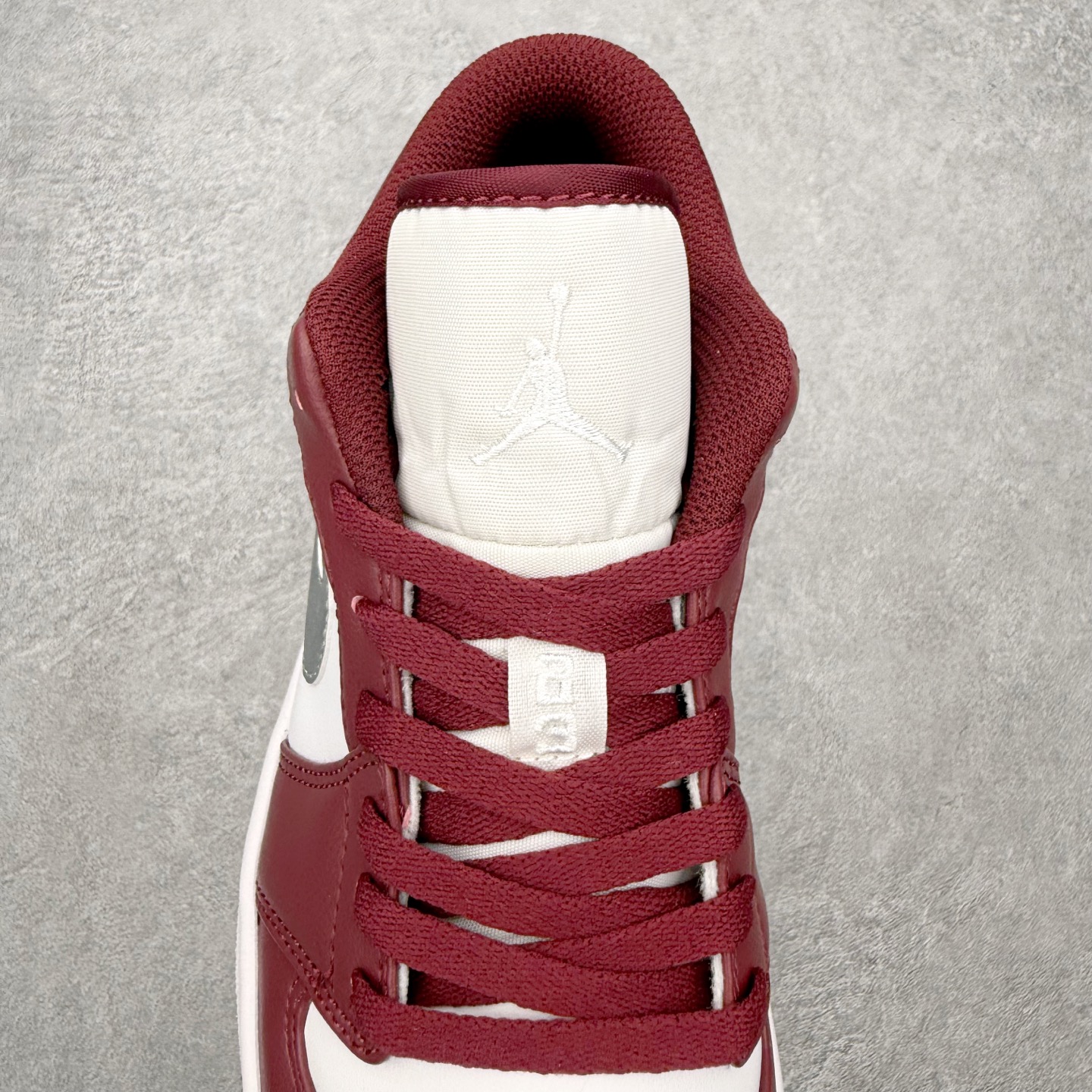 图片[5]-＃MG版 Air Jordan AJ1 Low 低帮系列 超性价比单品 平台直播间特供 百分百全新货品 零氧化发霉 给足利润空间操作 超乎所想的高性价比 原装楦头纸板开发 完美鞋型 超高清洁度 鞋型不臃肿别扭 原厂内置全掌气垫 A模大底 鞋舌AJ原厂专用牛津布 AJ专用反口珍珠布 原厂无杂质高弹内里海棉 特殊封边弹力鞋带 原鞋开模 拒绝公底 购置公司同步原材料 都有细节原汁原味 忠于原版 尺码：36 36.5 37.5 38 38.5 39 40 40.5 41 42 42.5 43 44 44.5 45 46-选品中心