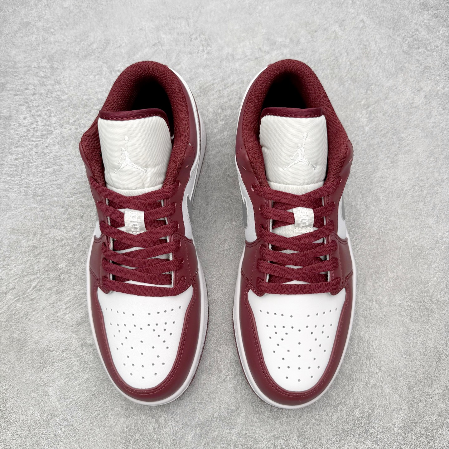 图片[2]-＃MG版 Air Jordan AJ1 Low 低帮系列 超性价比单品 平台直播间特供 百分百全新货品 零氧化发霉 给足利润空间操作 超乎所想的高性价比 原装楦头纸板开发 完美鞋型 超高清洁度 鞋型不臃肿别扭 原厂内置全掌气垫 A模大底 鞋舌AJ原厂专用牛津布 AJ专用反口珍珠布 原厂无杂质高弹内里海棉 特殊封边弹力鞋带 原鞋开模 拒绝公底 购置公司同步原材料 都有细节原汁原味 忠于原版 尺码：36 36.5 37.5 38 38.5 39 40 40.5 41 42 42.5 43 44 44.5 45 46-选品中心