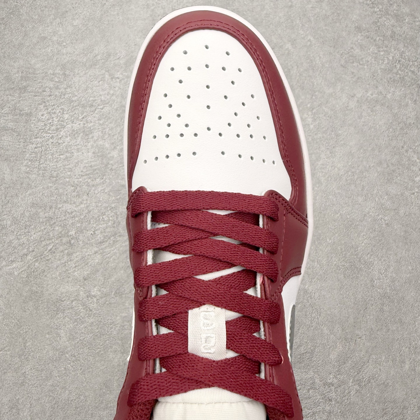 图片[4]-＃MG版 Air Jordan AJ1 Low 低帮系列 超性价比单品 平台直播间特供 百分百全新货品 零氧化发霉 给足利润空间操作 超乎所想的高性价比 原装楦头纸板开发 完美鞋型 超高清洁度 鞋型不臃肿别扭 原厂内置全掌气垫 A模大底 鞋舌AJ原厂专用牛津布 AJ专用反口珍珠布 原厂无杂质高弹内里海棉 特殊封边弹力鞋带 原鞋开模 拒绝公底 购置公司同步原材料 都有细节原汁原味 忠于原版 尺码：36 36.5 37.5 38 38.5 39 40 40.5 41 42 42.5 43 44 44.5 45 46-选品中心