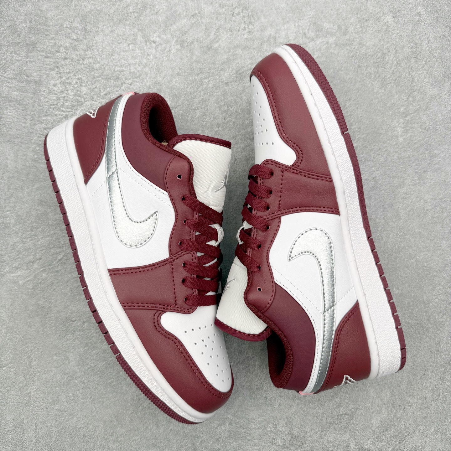图片[3]-＃MG版 Air Jordan AJ1 Low 低帮系列 超性价比单品 平台直播间特供 百分百全新货品 零氧化发霉 给足利润空间操作 超乎所想的高性价比 原装楦头纸板开发 完美鞋型 超高清洁度 鞋型不臃肿别扭 原厂内置全掌气垫 A模大底 鞋舌AJ原厂专用牛津布 AJ专用反口珍珠布 原厂无杂质高弹内里海棉 特殊封边弹力鞋带 原鞋开模 拒绝公底 购置公司同步原材料 都有细节原汁原味 忠于原版 尺码：36 36.5 37.5 38 38.5 39 40 40.5 41 42 42.5 43 44 44.5 45 46-选品中心