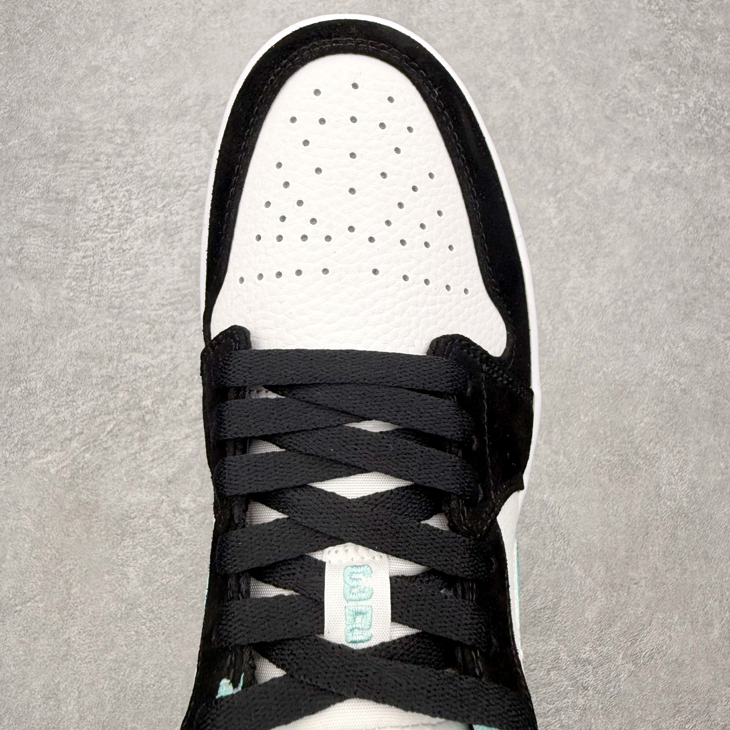 图片[4]-＃MG版 Air Jordan AJ1 Low 低帮系列 超性价比单品 平台直播间特供 百分百全新货品 零氧化发霉 给足利润空间操作 超乎所想的高性价比 原装楦头纸板开发 完美鞋型 超高清洁度 鞋型不臃肿别扭 原厂内置全掌气垫 A模大底 鞋舌AJ原厂专用牛津布 AJ专用反口珍珠布 原厂无杂质高弹内里海棉 特殊封边弹力鞋带 原鞋开模 拒绝公底 购置公司同步原材料 都有细节原汁原味 忠于原版 尺码：36 36.5 37.5 38 38.5 39 40 40.5 41 42 42.5 43 44 44.5 45 46-选品中心