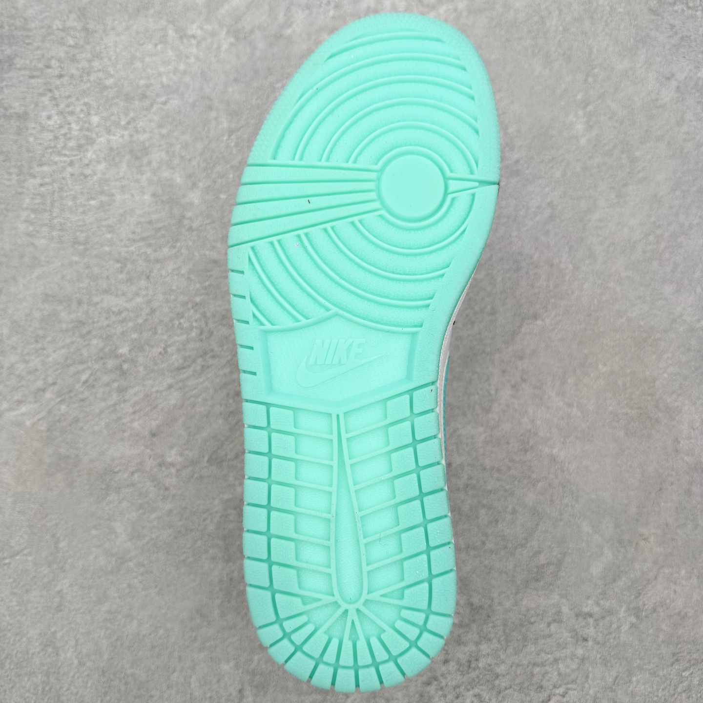 图片[9]-＃MG版 Air Jordan AJ1 Low 低帮系列 超性价比单品 平台直播间特供 百分百全新货品 零氧化发霉 给足利润空间操作 超乎所想的高性价比 原装楦头纸板开发 完美鞋型 超高清洁度 鞋型不臃肿别扭 原厂内置全掌气垫 A模大底 鞋舌AJ原厂专用牛津布 AJ专用反口珍珠布 原厂无杂质高弹内里海棉 特殊封边弹力鞋带 原鞋开模 拒绝公底 购置公司同步原材料 都有细节原汁原味 忠于原版 尺码：36 36.5 37.5 38 38.5 39 40 40.5 41 42 42.5 43 44 44.5 45 46-选品中心