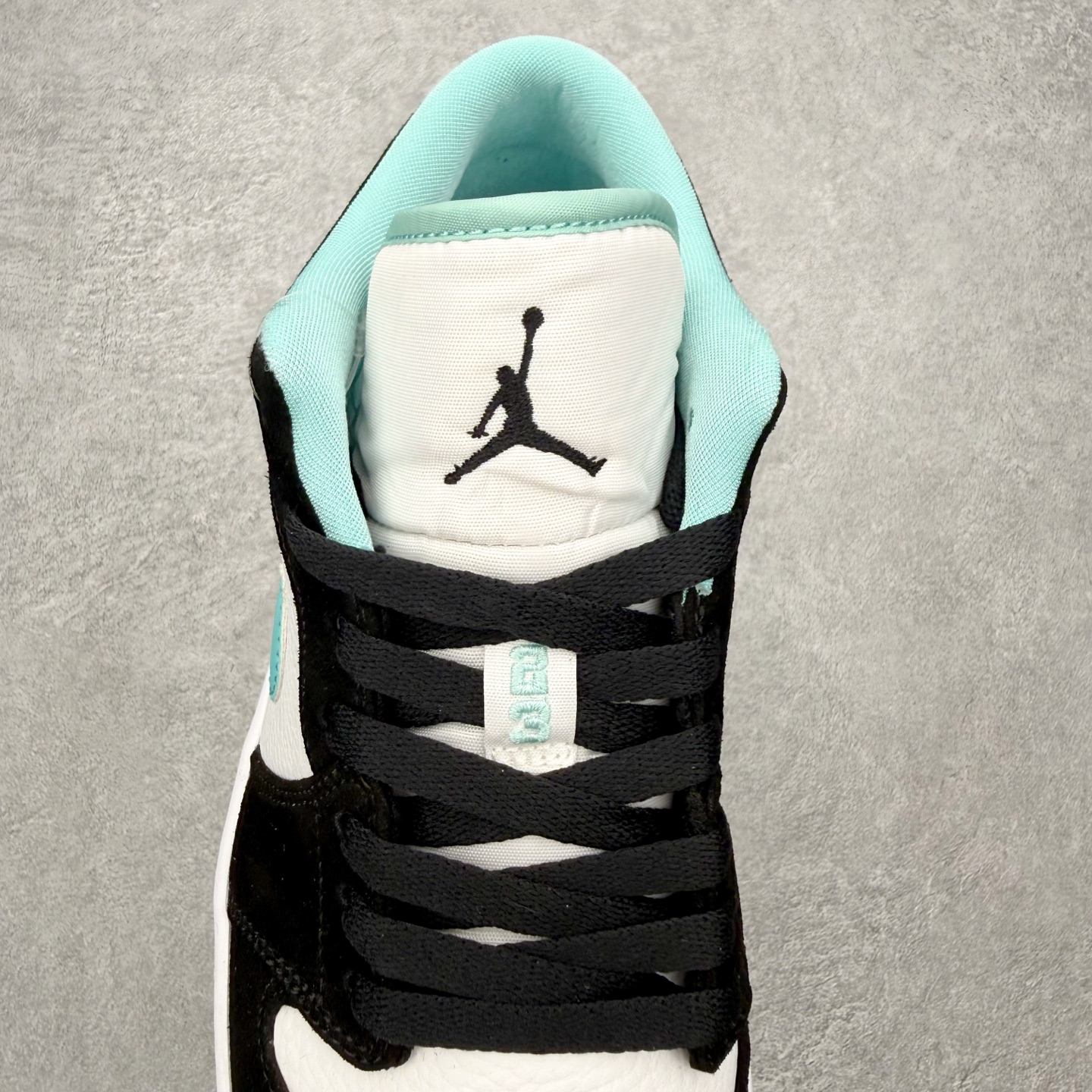 图片[5]-＃MG版 Air Jordan AJ1 Low 低帮系列 超性价比单品 平台直播间特供 百分百全新货品 零氧化发霉 给足利润空间操作 超乎所想的高性价比 原装楦头纸板开发 完美鞋型 超高清洁度 鞋型不臃肿别扭 原厂内置全掌气垫 A模大底 鞋舌AJ原厂专用牛津布 AJ专用反口珍珠布 原厂无杂质高弹内里海棉 特殊封边弹力鞋带 原鞋开模 拒绝公底 购置公司同步原材料 都有细节原汁原味 忠于原版 尺码：36 36.5 37.5 38 38.5 39 40 40.5 41 42 42.5 43 44 44.5 45 46-选品中心