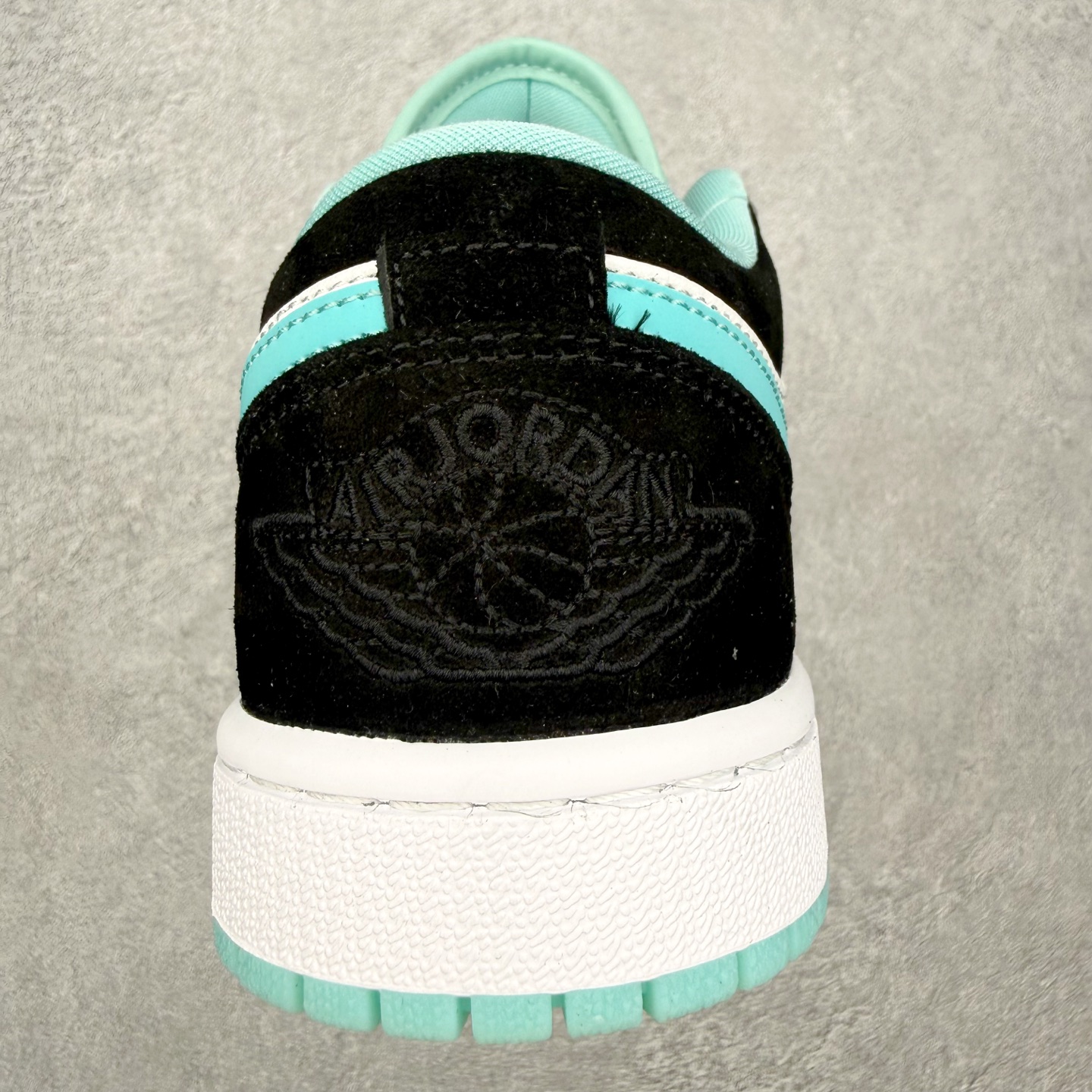 图片[8]-＃MG版 Air Jordan AJ1 Low 低帮系列 超性价比单品 平台直播间特供 百分百全新货品 零氧化发霉 给足利润空间操作 超乎所想的高性价比 原装楦头纸板开发 完美鞋型 超高清洁度 鞋型不臃肿别扭 原厂内置全掌气垫 A模大底 鞋舌AJ原厂专用牛津布 AJ专用反口珍珠布 原厂无杂质高弹内里海棉 特殊封边弹力鞋带 原鞋开模 拒绝公底 购置公司同步原材料 都有细节原汁原味 忠于原版 尺码：36 36.5 37.5 38 38.5 39 40 40.5 41 42 42.5 43 44 44.5 45 46-选品中心