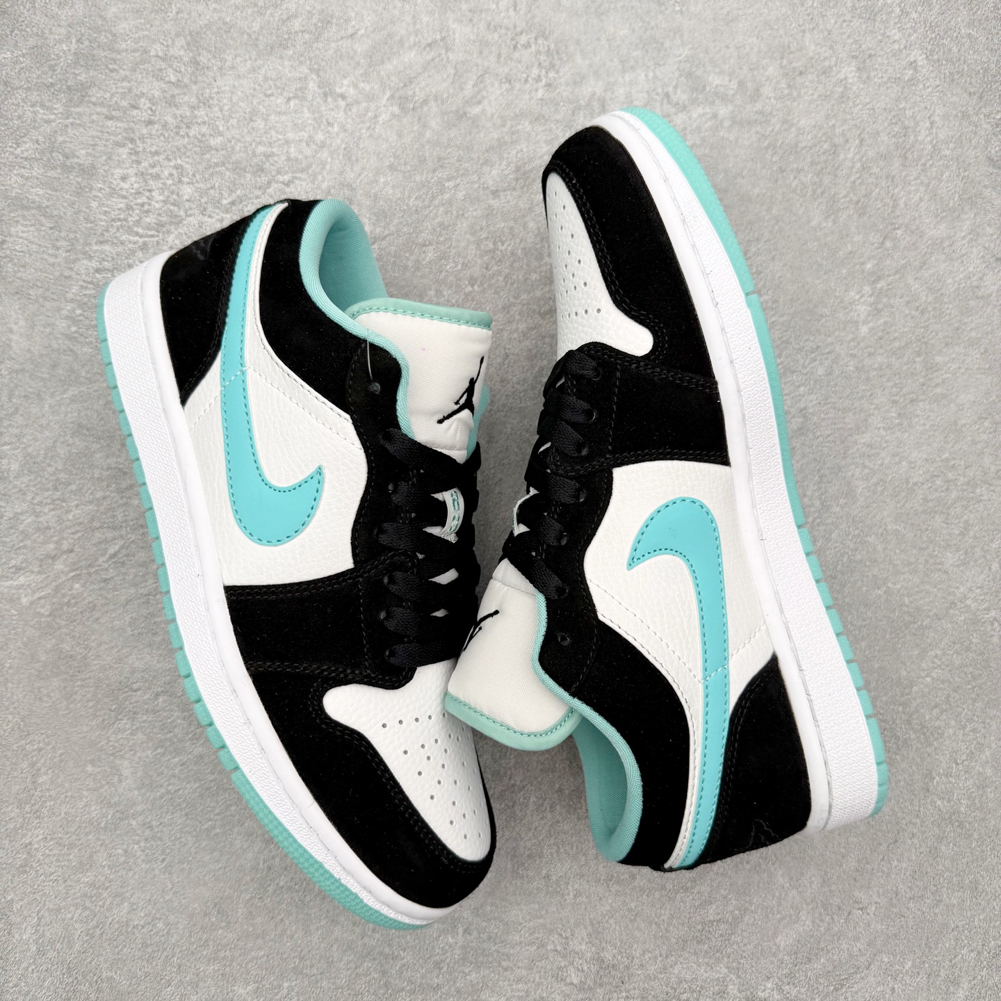 图片[3]-＃MG版 Air Jordan AJ1 Low 低帮系列 超性价比单品 平台直播间特供 百分百全新货品 零氧化发霉 给足利润空间操作 超乎所想的高性价比 原装楦头纸板开发 完美鞋型 超高清洁度 鞋型不臃肿别扭 原厂内置全掌气垫 A模大底 鞋舌AJ原厂专用牛津布 AJ专用反口珍珠布 原厂无杂质高弹内里海棉 特殊封边弹力鞋带 原鞋开模 拒绝公底 购置公司同步原材料 都有细节原汁原味 忠于原版 尺码：36 36.5 37.5 38 38.5 39 40 40.5 41 42 42.5 43 44 44.5 45 46-选品中心