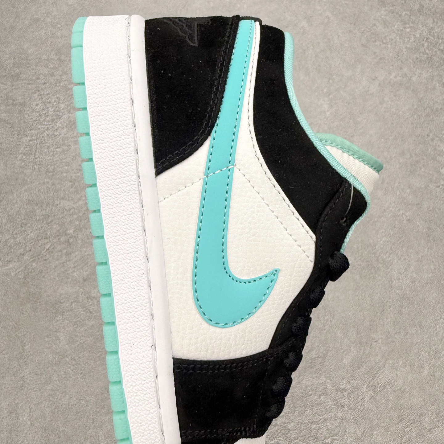 图片[6]-＃MG版 Air Jordan AJ1 Low 低帮系列 超性价比单品 平台直播间特供 百分百全新货品 零氧化发霉 给足利润空间操作 超乎所想的高性价比 原装楦头纸板开发 完美鞋型 超高清洁度 鞋型不臃肿别扭 原厂内置全掌气垫 A模大底 鞋舌AJ原厂专用牛津布 AJ专用反口珍珠布 原厂无杂质高弹内里海棉 特殊封边弹力鞋带 原鞋开模 拒绝公底 购置公司同步原材料 都有细节原汁原味 忠于原版 尺码：36 36.5 37.5 38 38.5 39 40 40.5 41 42 42.5 43 44 44.5 45 46-选品中心