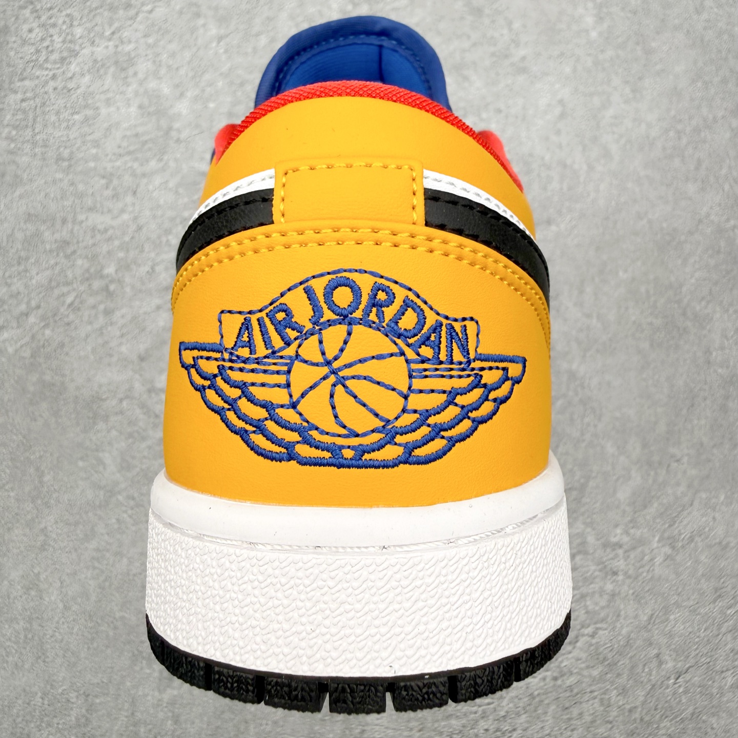 图片[8]-＃MG版 Air Jordan AJ1 Low 低帮系列 超性价比单品 平台直播间特供 百分百全新货品 零氧化发霉 给足利润空间操作 超乎所想的高性价比 原装楦头纸板开发 完美鞋型 超高清洁度 鞋型不臃肿别扭 原厂内置全掌气垫 A模大底 鞋舌AJ原厂专用牛津布 AJ专用反口珍珠布 原厂无杂质高弹内里海棉 特殊封边弹力鞋带 原鞋开模 拒绝公底 购置公司同步原材料 都有细节原汁原味 忠于原版 尺码：36 36.5 37.5 38 38.5 39 40 40.5 41 42 42.5 43 44 44.5 45 46-选品中心