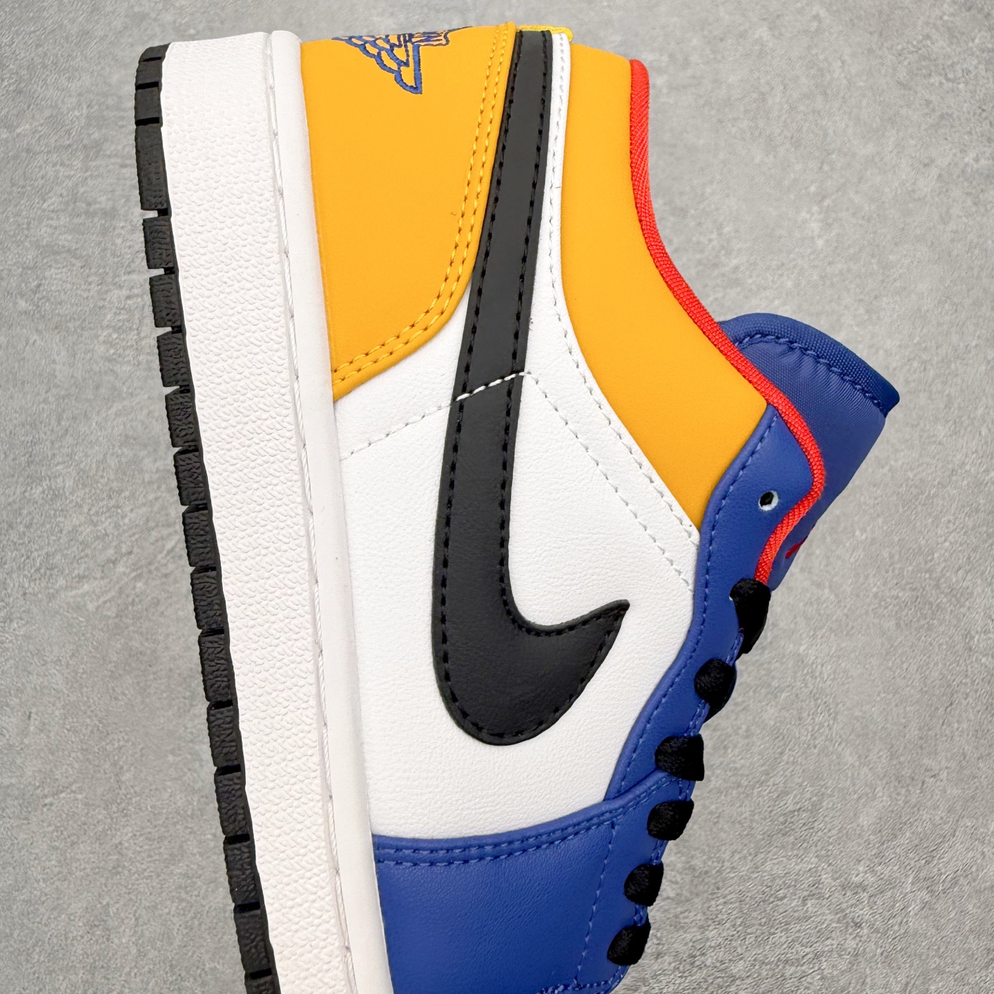 图片[6]-＃MG版 Air Jordan AJ1 Low 低帮系列 超性价比单品 平台直播间特供 百分百全新货品 零氧化发霉 给足利润空间操作 超乎所想的高性价比 原装楦头纸板开发 完美鞋型 超高清洁度 鞋型不臃肿别扭 原厂内置全掌气垫 A模大底 鞋舌AJ原厂专用牛津布 AJ专用反口珍珠布 原厂无杂质高弹内里海棉 特殊封边弹力鞋带 原鞋开模 拒绝公底 购置公司同步原材料 都有细节原汁原味 忠于原版 尺码：36 36.5 37.5 38 38.5 39 40 40.5 41 42 42.5 43 44 44.5 45 46-选品中心