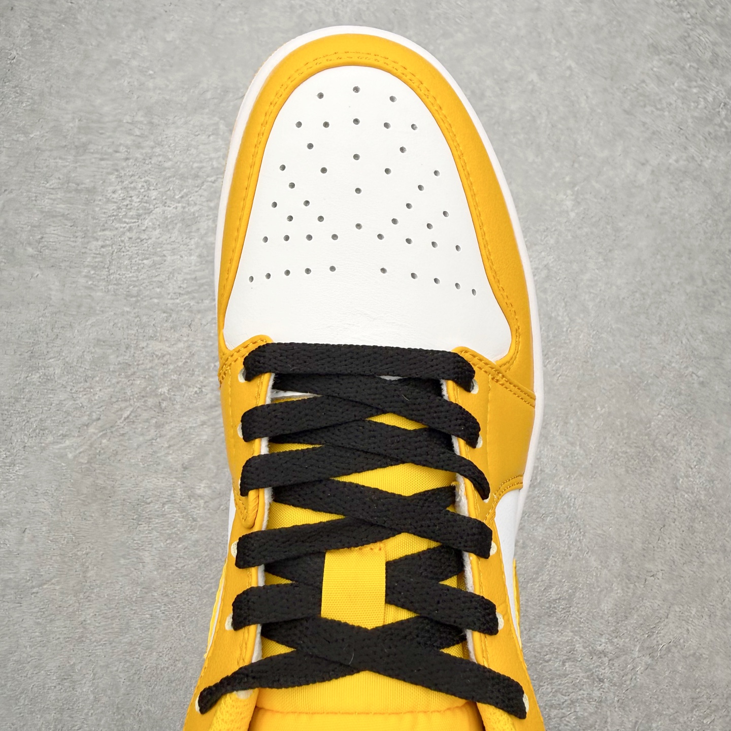图片[4]-＃MG版 Air Jordan AJ1 Low 低帮系列 超性价比单品 平台直播间特供 百分百全新货品 零氧化发霉 给足利润空间操作 超乎所想的高性价比 原装楦头纸板开发 完美鞋型 超高清洁度 鞋型不臃肿别扭 原厂内置全掌气垫 A模大底 鞋舌AJ原厂专用牛津布 AJ专用反口珍珠布 原厂无杂质高弹内里海棉 特殊封边弹力鞋带 原鞋开模 拒绝公底 购置公司同步原材料 都有细节原汁原味 忠于原版 尺码：36 36.5 37.5 38 38.5 39 40 40.5 41 42 42.5 43 44 44.5 45 46-选品中心