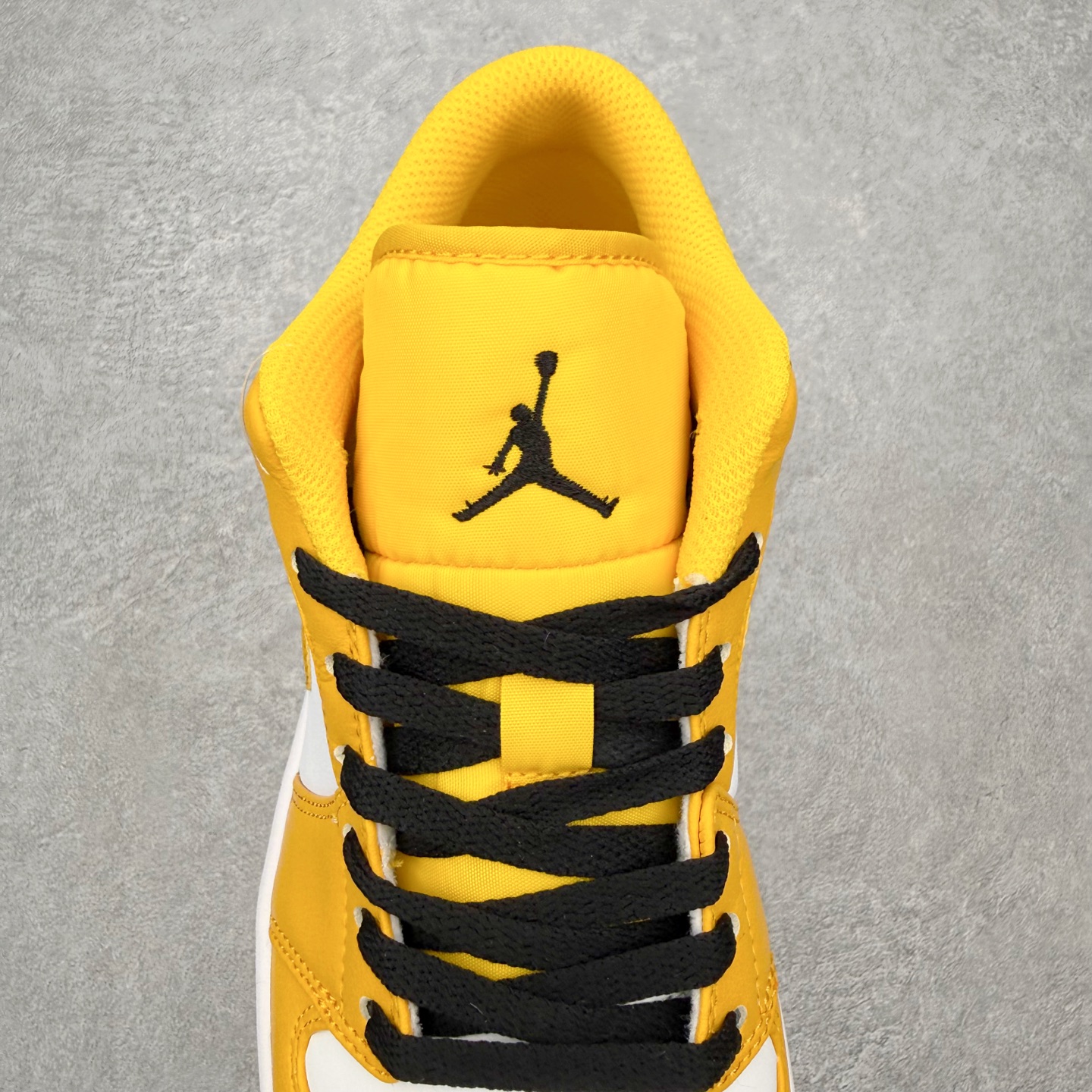 图片[5]-＃MG版 Air Jordan AJ1 Low 低帮系列 超性价比单品 平台直播间特供 百分百全新货品 零氧化发霉 给足利润空间操作 超乎所想的高性价比 原装楦头纸板开发 完美鞋型 超高清洁度 鞋型不臃肿别扭 原厂内置全掌气垫 A模大底 鞋舌AJ原厂专用牛津布 AJ专用反口珍珠布 原厂无杂质高弹内里海棉 特殊封边弹力鞋带 原鞋开模 拒绝公底 购置公司同步原材料 都有细节原汁原味 忠于原版 尺码：36 36.5 37.5 38 38.5 39 40 40.5 41 42 42.5 43 44 44.5 45 46-选品中心