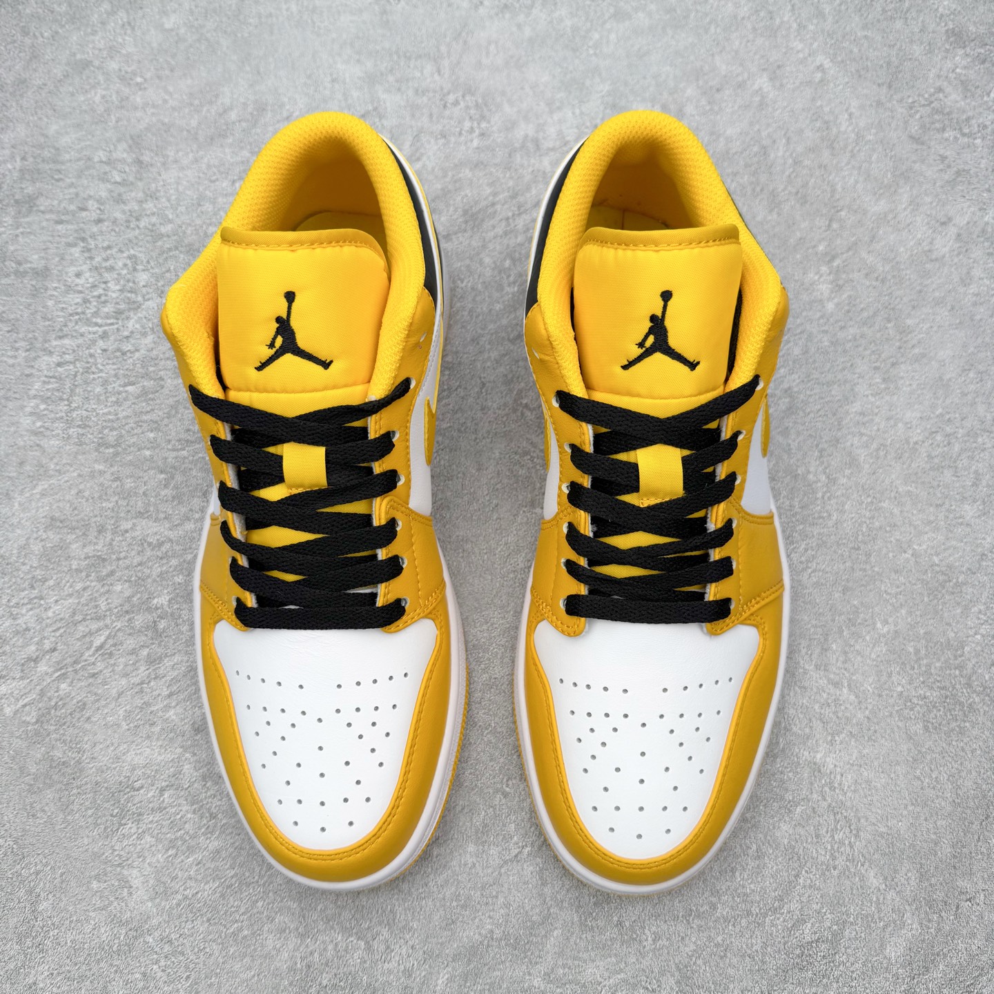 图片[2]-＃MG版 Air Jordan AJ1 Low 低帮系列 超性价比单品 平台直播间特供 百分百全新货品 零氧化发霉 给足利润空间操作 超乎所想的高性价比 原装楦头纸板开发 完美鞋型 超高清洁度 鞋型不臃肿别扭 原厂内置全掌气垫 A模大底 鞋舌AJ原厂专用牛津布 AJ专用反口珍珠布 原厂无杂质高弹内里海棉 特殊封边弹力鞋带 原鞋开模 拒绝公底 购置公司同步原材料 都有细节原汁原味 忠于原版 尺码：36 36.5 37.5 38 38.5 39 40 40.5 41 42 42.5 43 44 44.5 45 46-选品中心