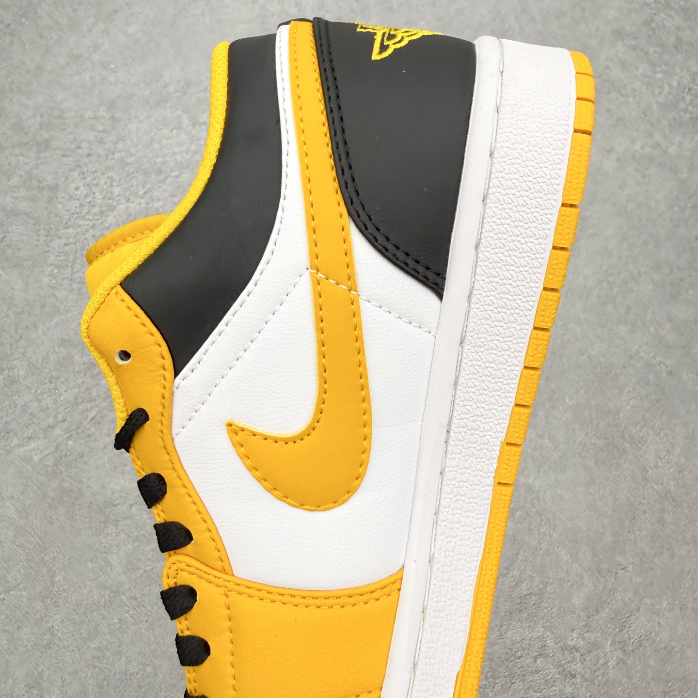 图片[7]-＃MG版 Air Jordan AJ1 Low 低帮系列 超性价比单品 平台直播间特供 百分百全新货品 零氧化发霉 给足利润空间操作 超乎所想的高性价比 原装楦头纸板开发 完美鞋型 超高清洁度 鞋型不臃肿别扭 原厂内置全掌气垫 A模大底 鞋舌AJ原厂专用牛津布 AJ专用反口珍珠布 原厂无杂质高弹内里海棉 特殊封边弹力鞋带 原鞋开模 拒绝公底 购置公司同步原材料 都有细节原汁原味 忠于原版 尺码：36 36.5 37.5 38 38.5 39 40 40.5 41 42 42.5 43 44 44.5 45 46-选品中心